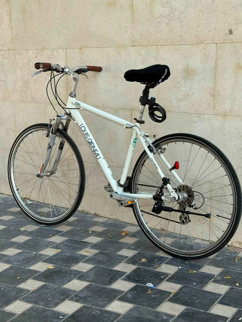 بايك ماركه لويس الكندي 🇨🇦 نوع c700
حجم ٢٨ فريم عالي يناسب طوال القامه  بايك ضخم 
بايك كله المنيوم خفيف الوزن  دبل امامي و دبل سرج و حته السرج ختم لويس 
كامل  مكمل شغال يدات بريكات كيوره شيمانو ٨*٣ كله ختم واحد على وضع الحاويه  مناسب للجولات و الطرق الطويله  خفيف و سريع تايرات جدد بايك كامل على اخر حبايه 
مكاني بغداد الاعضميه 
سعره 225 و بي مجال 
اي استفسار تفضل خاص او اتصل ***********
