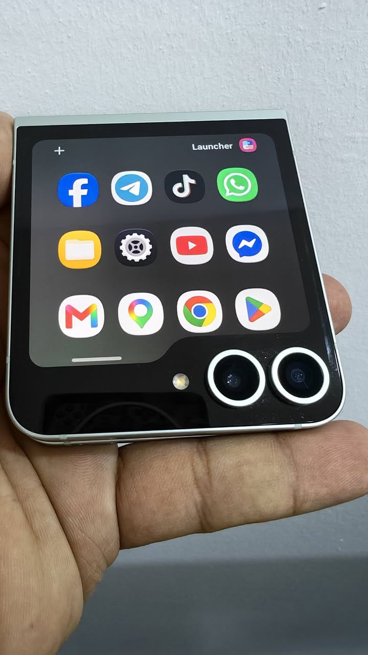للبيع فقط
سامسونك z flip 6  
جهاز نظيف كلش و شرق اوسط وياه شاحنة فقط 
وحافظات اثنين وحده بيهن كاربون فايبر 
ذاكرة 256 وعشوائية 12
حالة البطارية 99
جهاز نظيف 
السعر 675 الف بيع فقط 
الجهاز مدعوم تحديثات نظام اندرويد لحد سنة 2031 
وتحديثات امنية لحد 2032
الجهاز خط sim  وخط esim 
للاستفسار 
***********
المكان الديوانية
