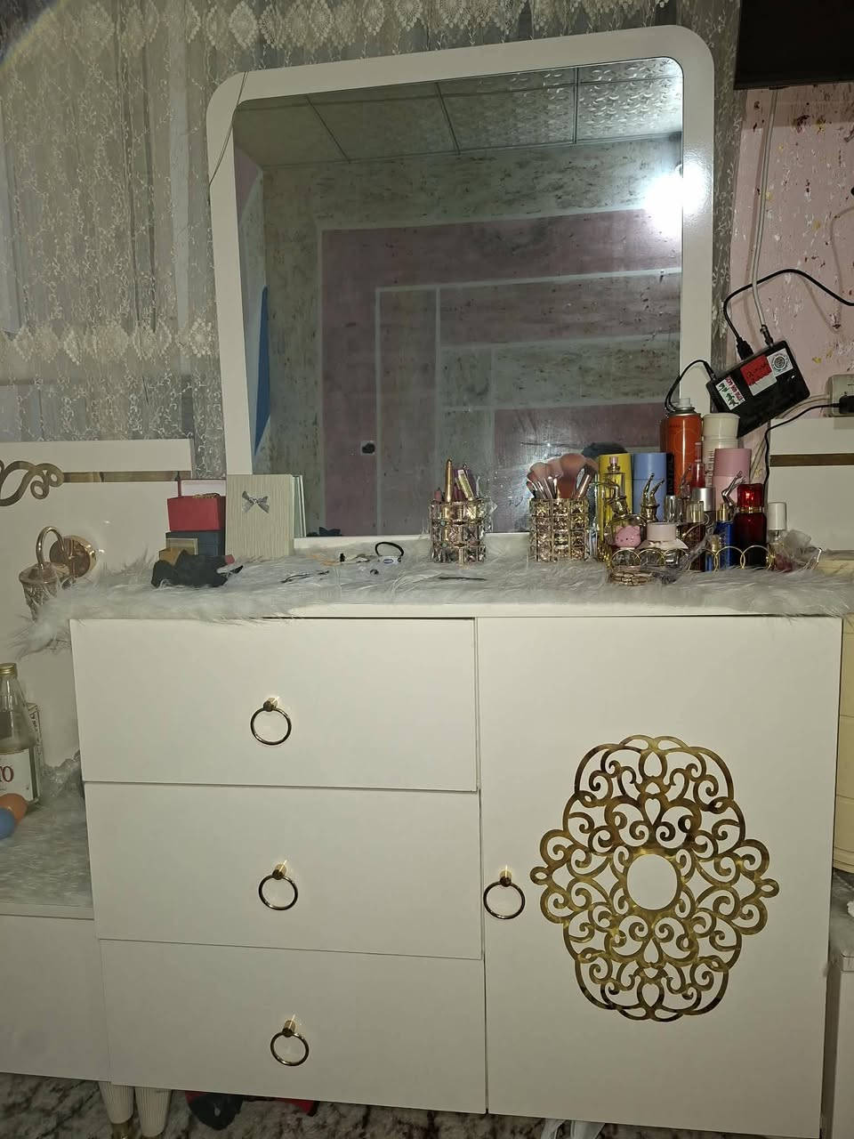 غرفة نوم ٧ قطع ٣٥٠ الف بدون دوشك 
***********
