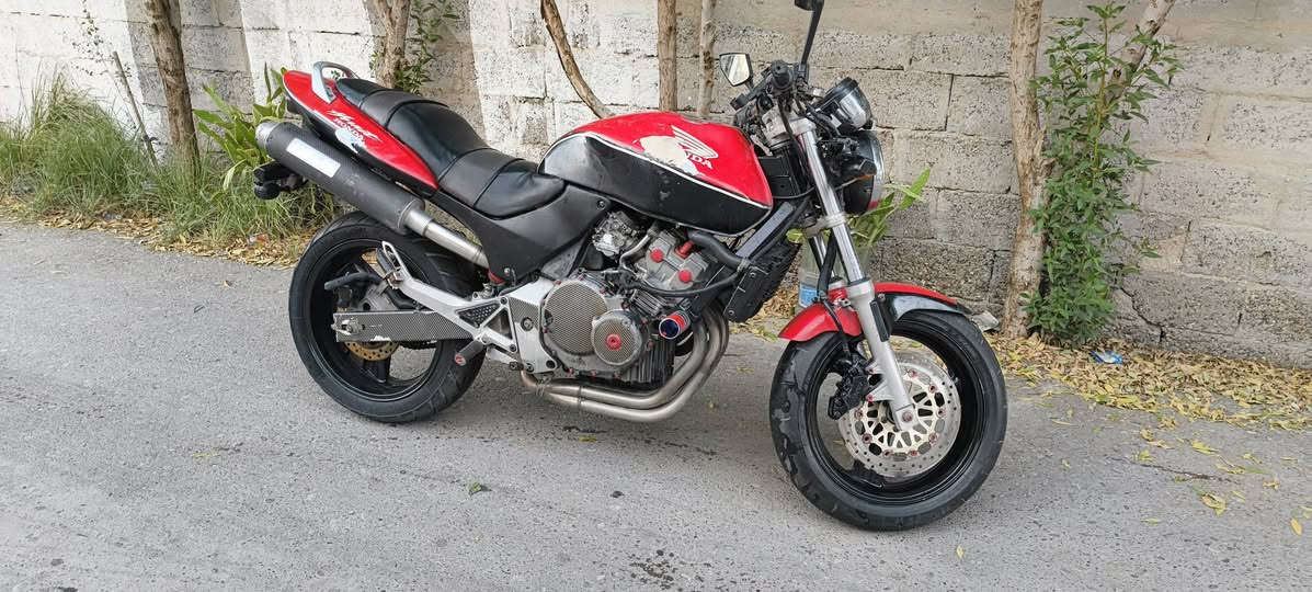 هوندا هورنت حجم 250 كفاله نكره سلف منفيس فقط العنوان بغداد زعفرانيه ***********
