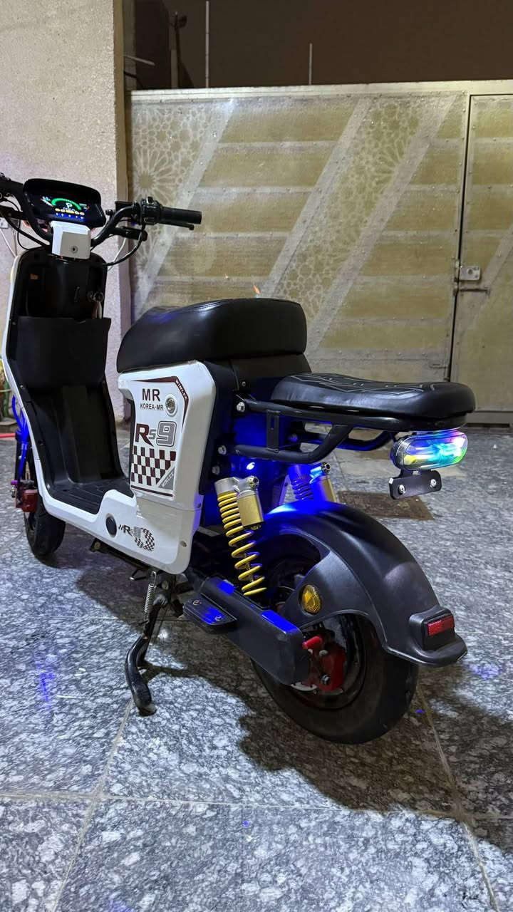 دراجة شحن Rs9 2026 للبيع الدراجة نضيفة جداً صارلي 7 اشهر من طلعتها من الوكاله كل كهربائياتها شغاله مراياتها موجوده دبل سويج بصمه تشغيل عن بعد بيها نظام حماية من السرقة وايضاً وياها شاحنه اصلية رايدها ب450 قفل مكاني ياسين خريبط الاتصال على الرقم ***********

