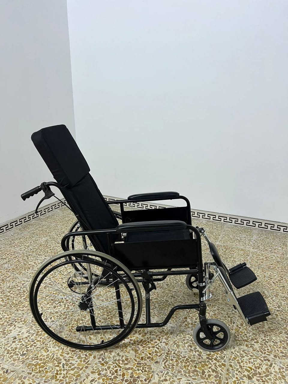 عربانه معوقين مريحه بشكل  تصعد وتنزل 
تحكم بيها براحتك عنوان موصل حي الانتصار 
سعر  (90)     (***********)

