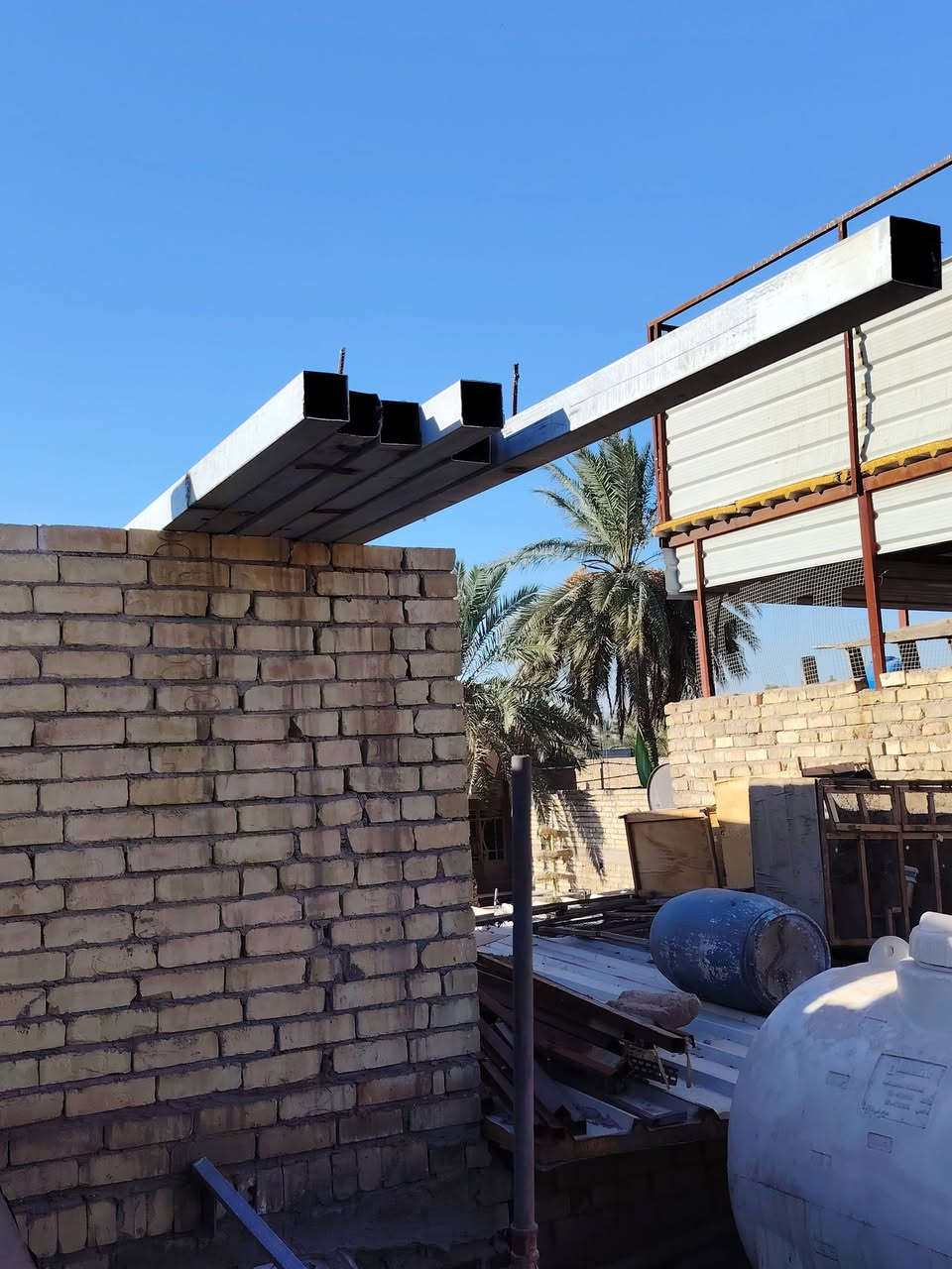 سلام عليكم حديد للبيع جديد صاله سبوع من جبته ارد اسوي بي غرفه وصارت مشكله الله شاهد وراح ابيعهن
1 دنكه مربع اربعه مليم عدد 5 مطولت متر يعني طولهن 7 متر و حده طولها 9 متر اله ربع وياهن وحده طولها ب3 أمتار مكصوصه لين طولت بيهن خوتها
2 جينكو  جديد عدد 12  قطعه طول الوحده اربعه متر لا مضروب  برغي ولا معوج جديد 
3 شخاطه مال سكف عدد 5
4 بوري انج ونص عدد 7
5 جينكو مستعمل قديم بس هذا ثكيل  عدد 20  طولهن فوك مترين
اخوان الله؛شاهد حديد جديد وكله مصبوغ مال زنجار رصاصي
مكاني بغداد الشعله قطاع 12
***********
هذا رقمي ومتواجد خاص
