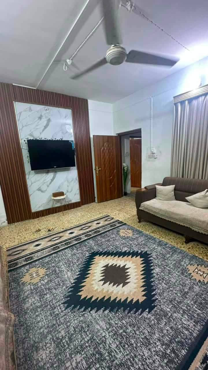 الدار للبيع حي الشعراء  المساحه 200متر الواجهه 10 والنزال 20  

 بناءً قديم مقابيل مدرسه الشيماء طابقين طابق ارضي صب أو ثاني بي مشتملات اثنين
غرفه واستقبال وهول كلدور مطبخ تخاريج طابق ارضي 📍
طابق ثاني بي مشتملات اثنين بي 3 غرف وصاله ومطابخ اثنين🏠
سعر 450 بي مجال
الاستفسار تواصل واتساب (***********)☎️
مكتب الحنانه ابراهيم ديبس

