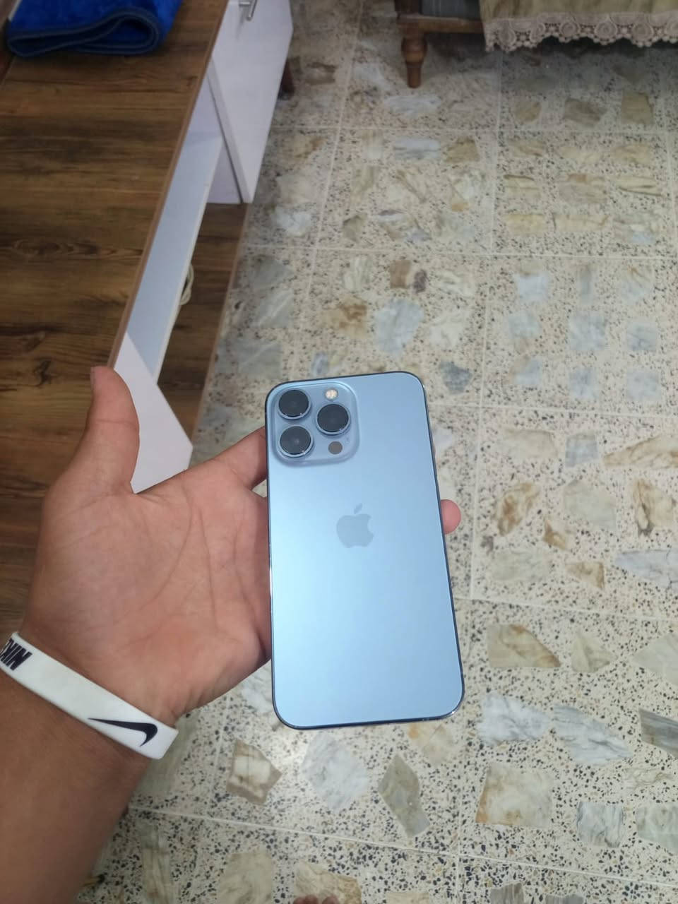 السلام عليكم
عندي ايفون للبيع 
ايفون ١٣برو 
مبدل بي شاشه 
ومبدل بي طاريه
وريد بيعه  
وسعر ب٤٥٠وبي مجال
لستفسار على هاذ الرقم 

***********
