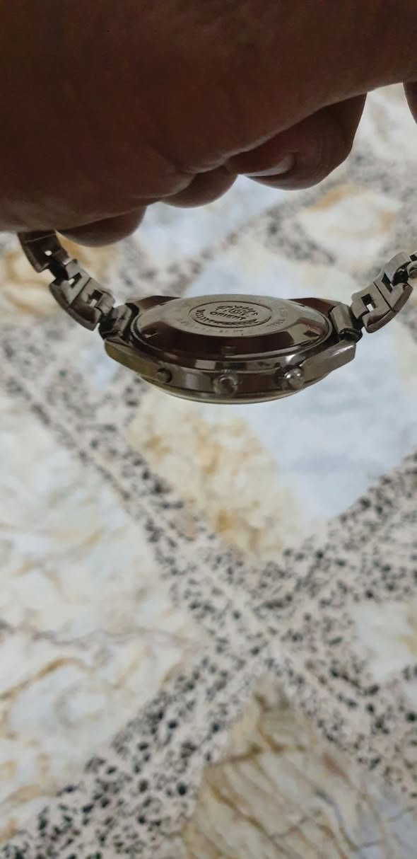 السلام عليكم 
من رخصت اخي الادمن عندي  ساعه اورينت دولي اصلي صناعه قديمه السبعينيات اوتماتيك كلش نظيفه للبيع اي استفسار ع هذا رقم *********** اخوان ماجاوب ع تعليقات اني مكلف بل نشر رقم الوالد موجود وتصلو
