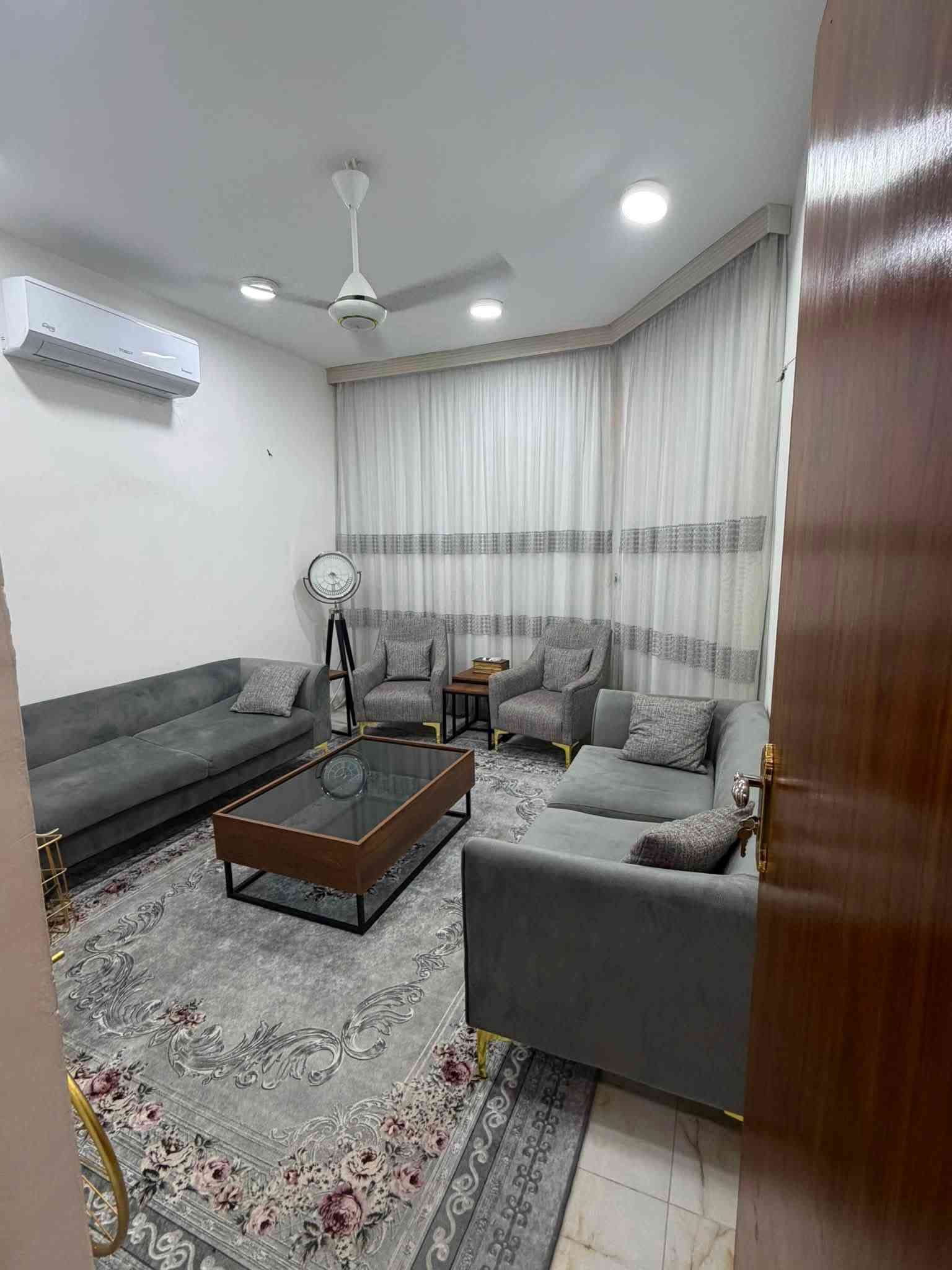 سبلت 1.5 طن • غرفة نوم 5قطع • شاشة 50بوصة