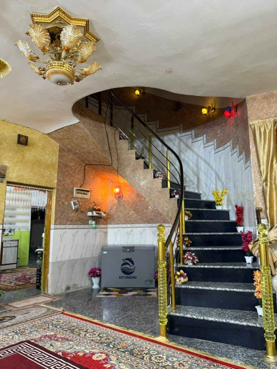 بيت للبيع مساحه 400 سند 25 يحتوي ع استقبال وهول وغرفتين ومطبخ حار وبارد وصحيات دخليه وخارجيه ويحتوي ع محل مكان البيت حله كريطعه مقابل سيطره الوزير
الاستفسار ***********
