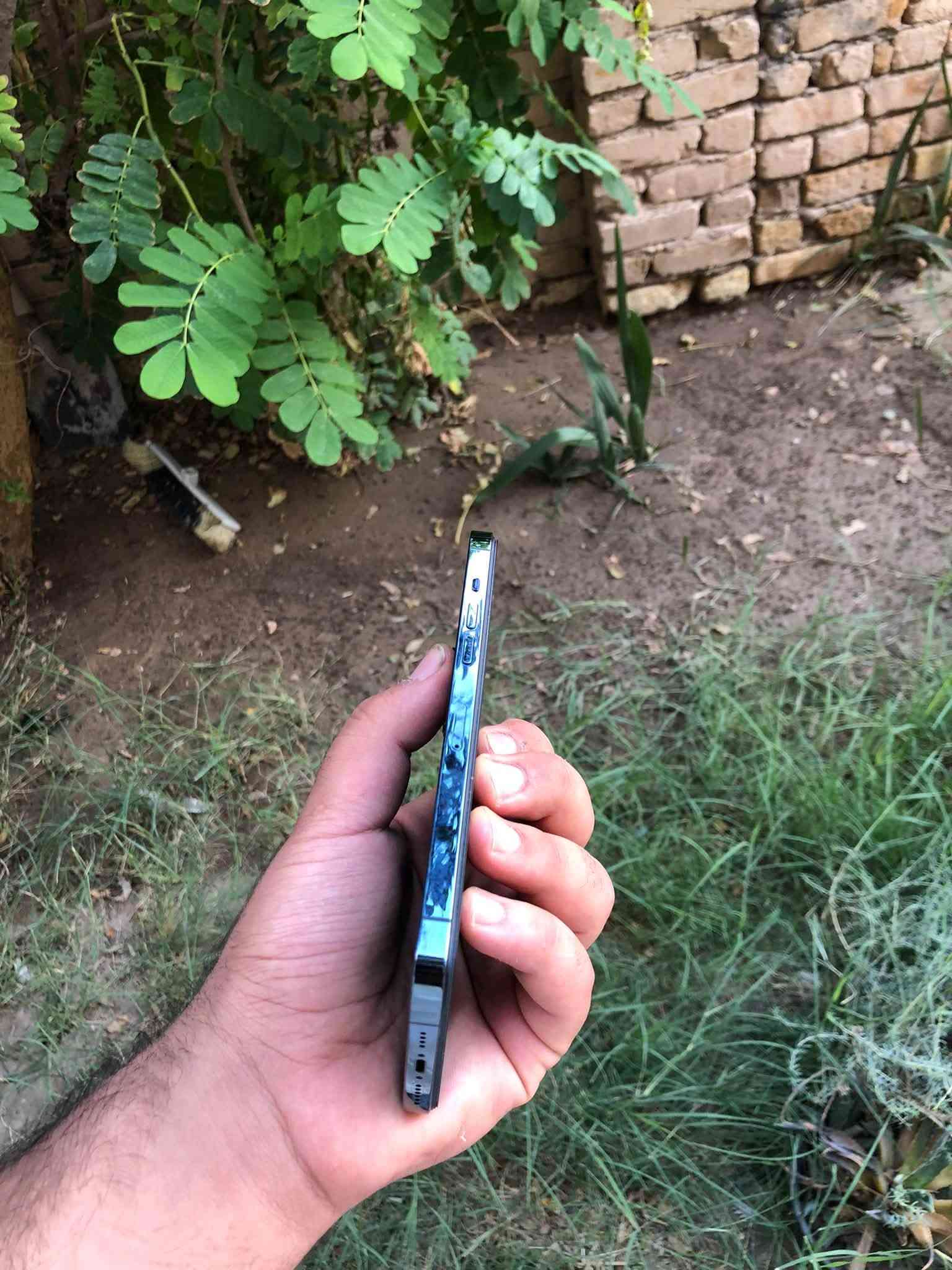 آيفون ١٢ برو ماكس • ذاكرة ٢٥٦ • فيس ايدي متوقف