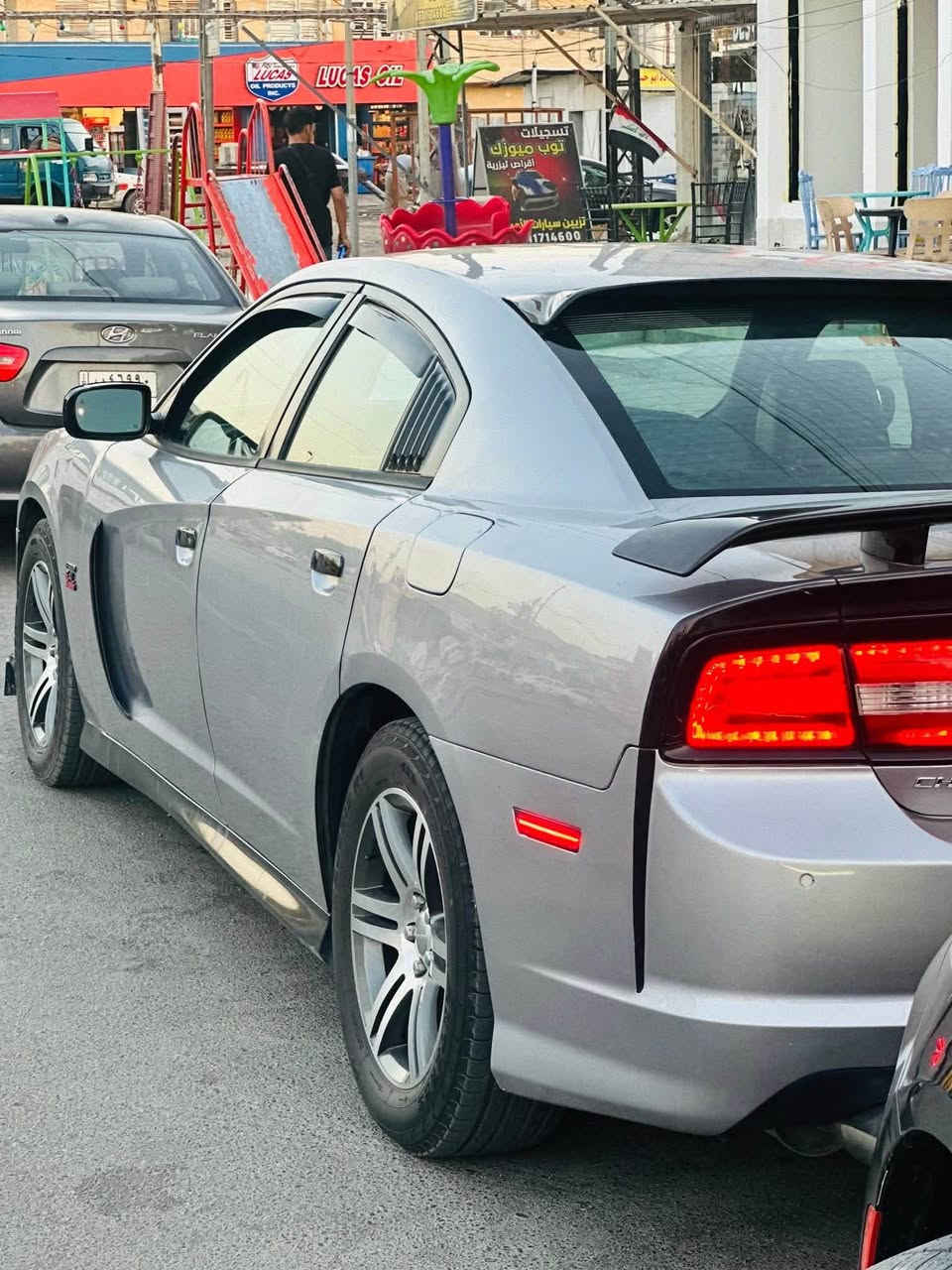 السلام عليكم جارجر 2013 وارد كندي 5700 فول مواصفات
�

* مكينة 5.7 HEMI V8
* 8 سلندر
* قوة 370 حصان
* گير أوتوماتيك 5 سرعات
* دفع خلفي RWD
* جلد كامل
* مقاعد أمامية كهربائية
* تسخين وتبريد المقاعد
* دركسون جلد وتسخين
* تحكم بالمقود
* فتحة سقف كهربائية
* شاشة Uconnect
* نظام ملاحة
* كاميرا خلفية
* حساسات خلفية
* تشغيل عن بُعد Remote Start
* بصمة/دخول وتشغيل بدون مفتاح حسب التجهيز
* مثبت سرعة
* تحكم بالمكيف Dual Zone
* نظام صوت Beats Premium
* بلوتوث وUSB/AUX
* أنوار HID
* جنوط R/T رياضية
* نظام ABS ومانع انزلاق
* مراقبة رادارات جانبيه
* نظام ECO / MDR/T 
*عينه اس ار تي300 العداد
*عليها منضومه غاز 60 لتر يعني انسى شي اسمه صرف بانزين 
*تبريد ثلج❄️
*منضومه زنون شعاعيه سعرها 500الف 
*ملاحضه بيها صوت بطل بالجهه مال سايق صارله اهواي ومرات ايسوي رجفه تروح وترجع بس من امشي معدل مستقره السياره مامئثر صارلي سنه امشي عليه اروح بيها السياره للدوام وارجع بس على مود مااتفاشل وياك اوكعلك فلوس مكينه 11 ورقه اتريد اتصلح اتريد اتبدل مكينه اتريد اتبقيها على وضعها كلشي ماعليها بس اني اوكعلك فلوس مكينه
*مكان السياره بغداد الاطباء
*رقم المبايل ***********
