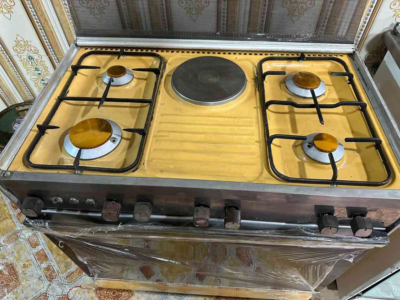 السلام عليكم 
طباخين للبيع كريازي خمس مشاعل نظيف جدا كله شغال مع الافران غراض كاملة   مع عشتار نظيف نار زركه افران شغالة وممتازة سعر الكريازي  ٢٤٠ مع المجال البسيط والعشتار  ١٥٠  مع المجال البسيط   عنواني مهندسين شارع 80 قرب العاب ارض بابل ***********
