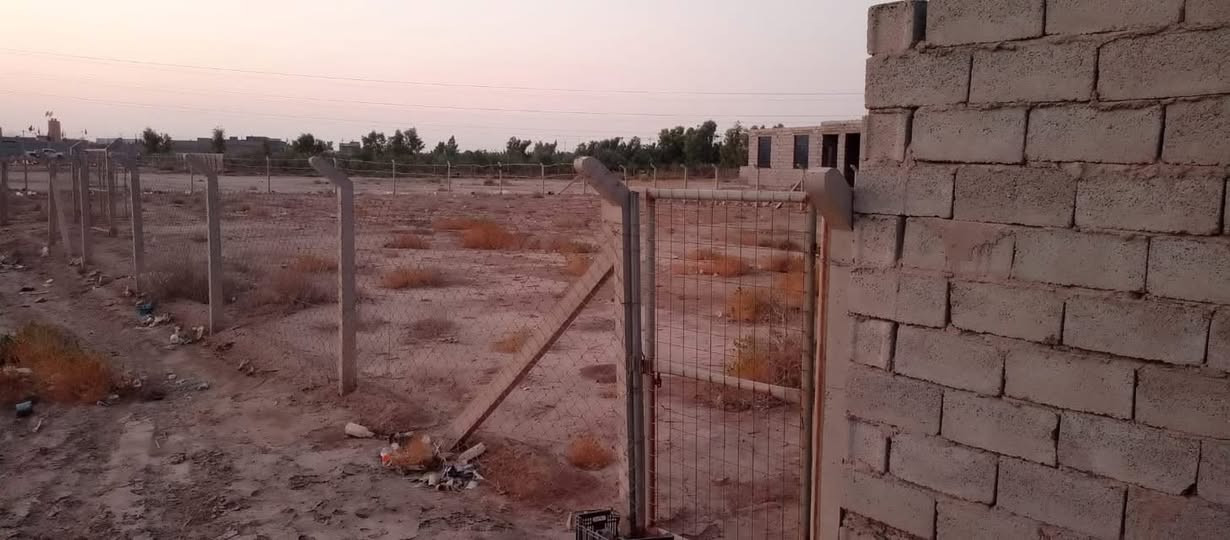 قطعه زراعي مساحه 1390 متر قرب شركة نفط ذي قار قرب علوك الخضار مسيجه***********
