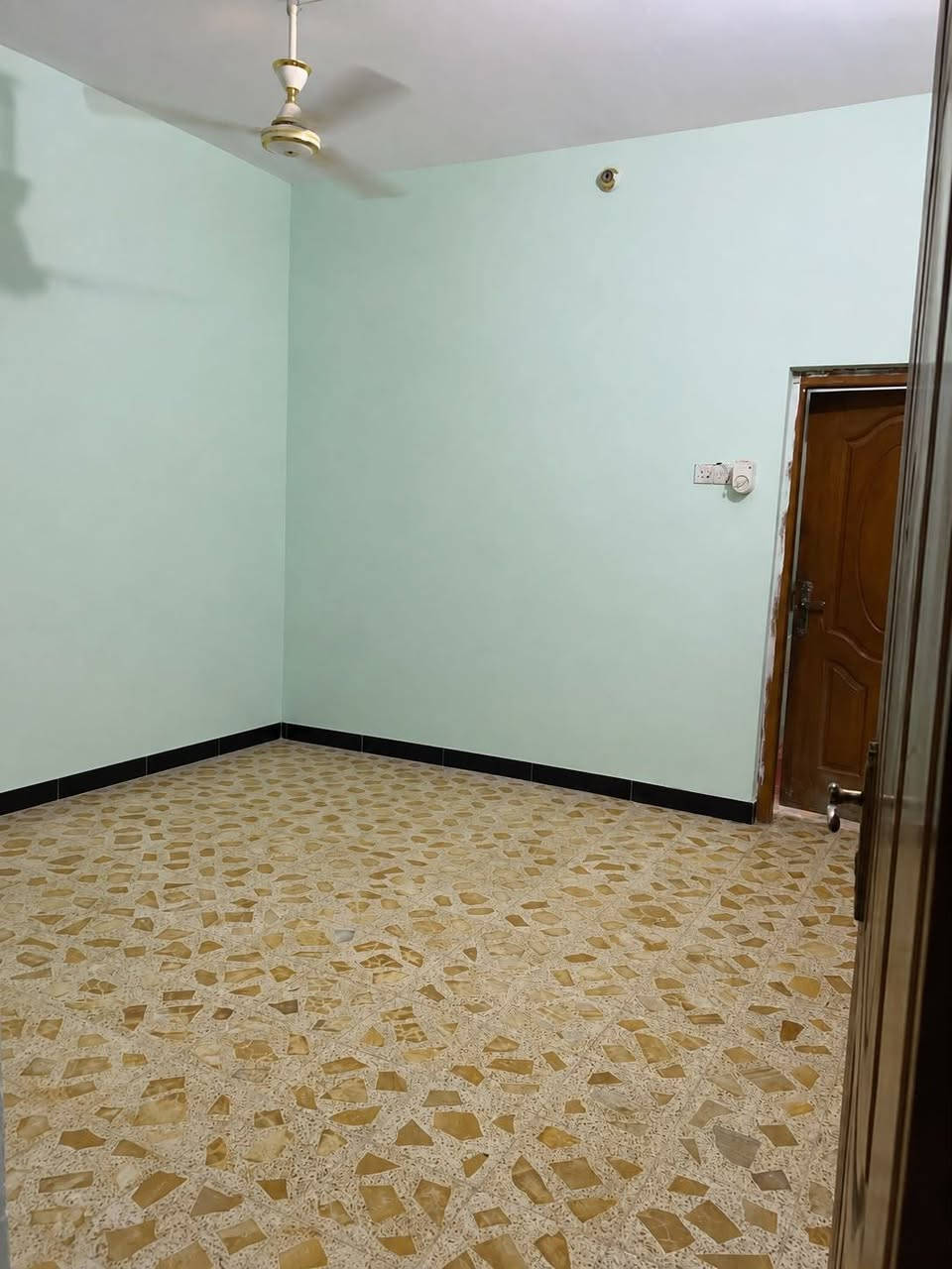 بيت للبيع ✍️
المساحة:200م

جنس العقار:طابو صرف 

يتكون من :طابقين

الطابق الأول غرفتين نوم وصالات ٢ ومطبخ وصحيات داخلية وخارجية واستقبال ومناور ٢

 الطابق الثاني:يتكون من 4 غرف نوم وصاله وحمام 

 

الخدمات:كافة الخدمات ماء كهرباء مجاري تبليط رابع بيت عن الشارع العام 

العنوان: حي الزهراء نهاية الشركه الهنديه على طريق اسديناوية 

السعر:170مع المجال

                   للستفسار:***********📞

                     واتساب:***********

                 نستقبل كافة العروض العقارية ✍️ 

أهلاً بكم جميعاً في مجموعة أبو الجود للعقار 🏡✨

وجهتكم الأولى والموثوقة لبيع وشراء كافة العقارات:

🔹 بيوت سكنية

🔹 أراضي تجارية وسكنية

🔹 فرص استثمارية مميزة

نرحب بانضمامكم إلينا عبر الرابط أدناه، ونتشرف بخدمتكم وتلبية كافة احتياجاتكم العقارية:

https://chat.whatsapp.com/KRIXYLcJfwL9F4svSGdpt1

حيّ الله الجميع، ومعاً نجد عقار الأحلام! 🔑🌟
