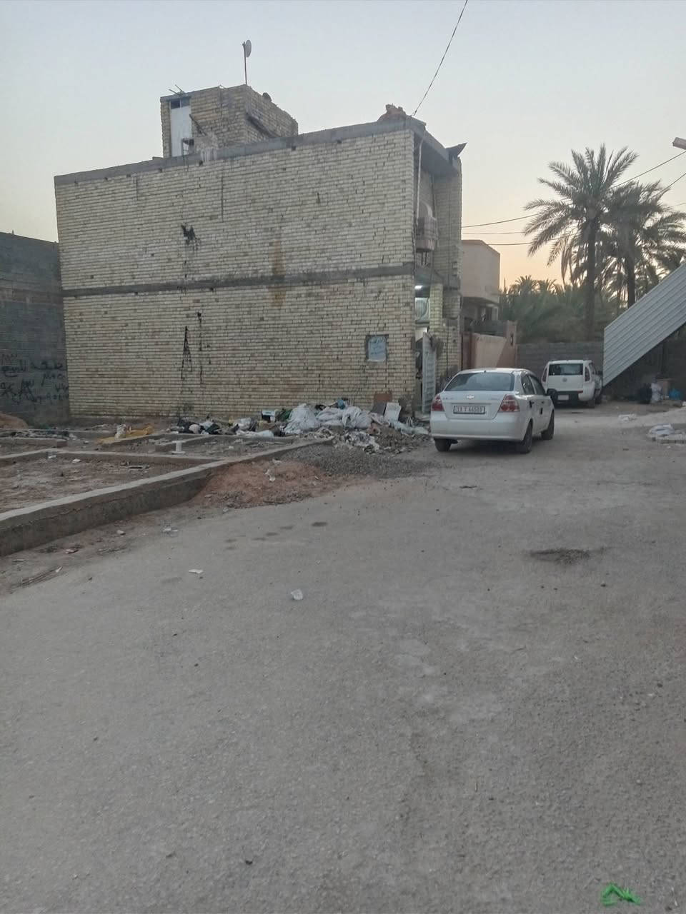 سلام عليكم بيت البيع 50متر الارضيه رفت.ابناء حديث طابوك ستقبال - صاله _مطبخ _ غرفتين نوم  3حمامات كما موضح بالصوره الواجه4/65والنزال  10/70 شارع عرض 8
عمود 35نزلت الكاضي قرب سواق الدره السعر 85بيه مجال ***********
