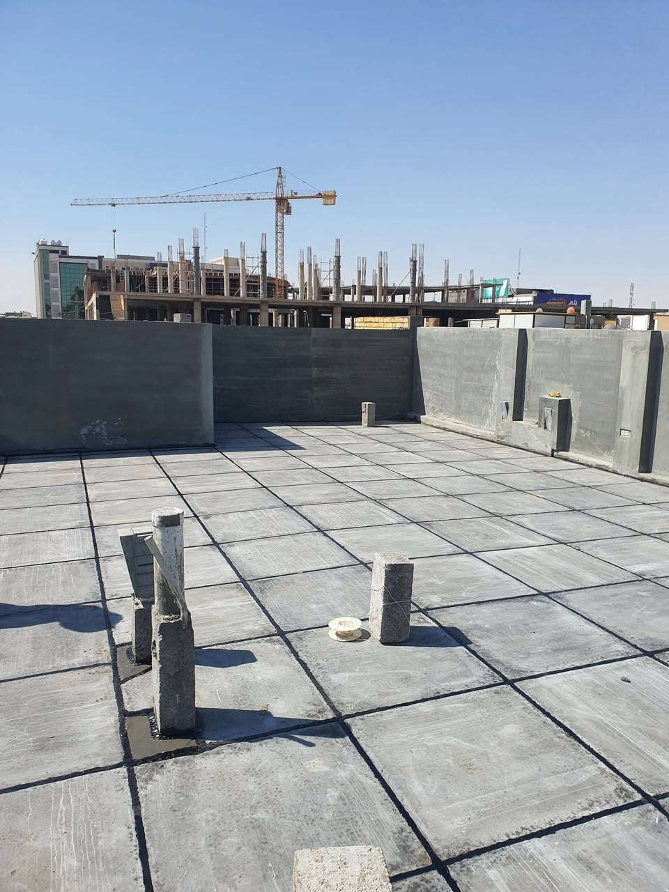 سلام عليكم
نشتغل جير سطح واشتايكر وأيضا تصليح ماستك السطح القديم وجير أساسات نشتغل كرسته وعمل اتريد بس عمل التواصل وياكم ابو انور الهزيماوي ***********

