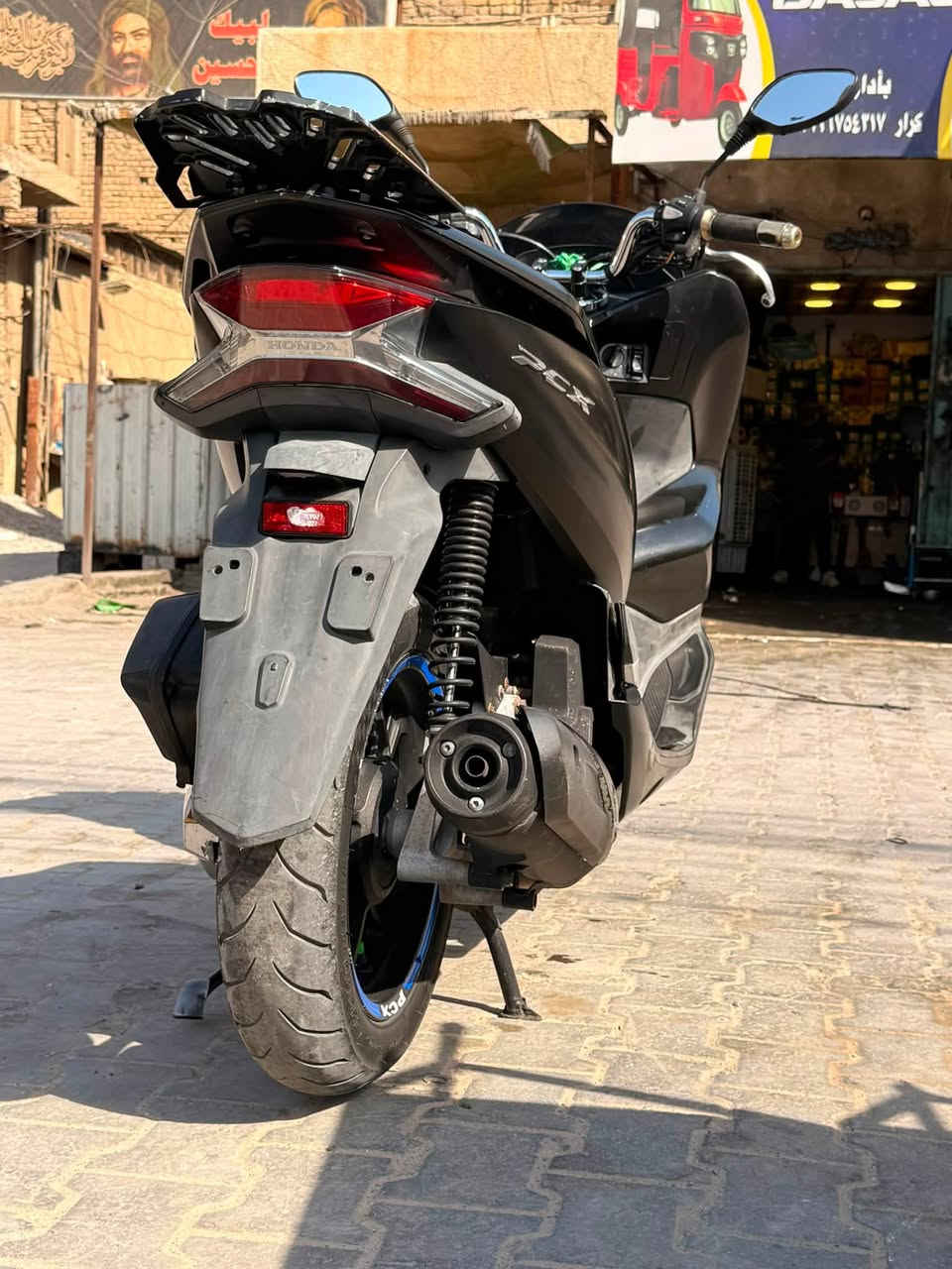 السلام عليكم شباب بي سي اكس للبيع الجيل الثالث  موديل 2020بصمه مكفوله كفاله عامه كفر ومكينه ممشه الدراجه 21 حقيقي الدراجه جديده بحاله الوكاله ممفتوح بيها برغي أوراق كامله مواصفات الدراجه معروفه نضام  A تدفئه يدات سعرها 12ونص وبيها مجال شي بسيط مكاني بغداد مدينه الصدر ***********
