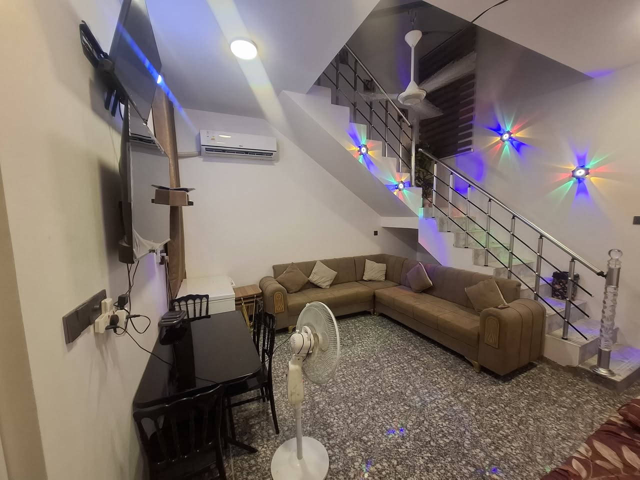 مشتمل ١٠٠ متر بناء حديث طابق واحد طابو زراعي سند ٢٥ بحي النصر الساده ابو خطه قرب المولده الثانيه سعره ٥٧ وبي مجال  ***********
