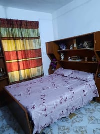 مكتبة • نظيفه • عليها مجال