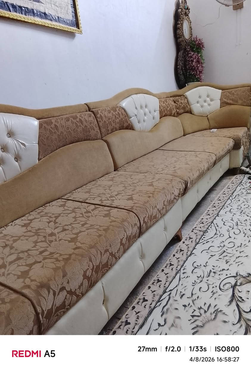 السلام عليكم
ديوان تسگام انظيف ومابي كل عيب
٧ أمتار ونص ٥ قطع 
ب٢٥٠ وبي مجال قليل 
و بالعافيه 
 ***********
