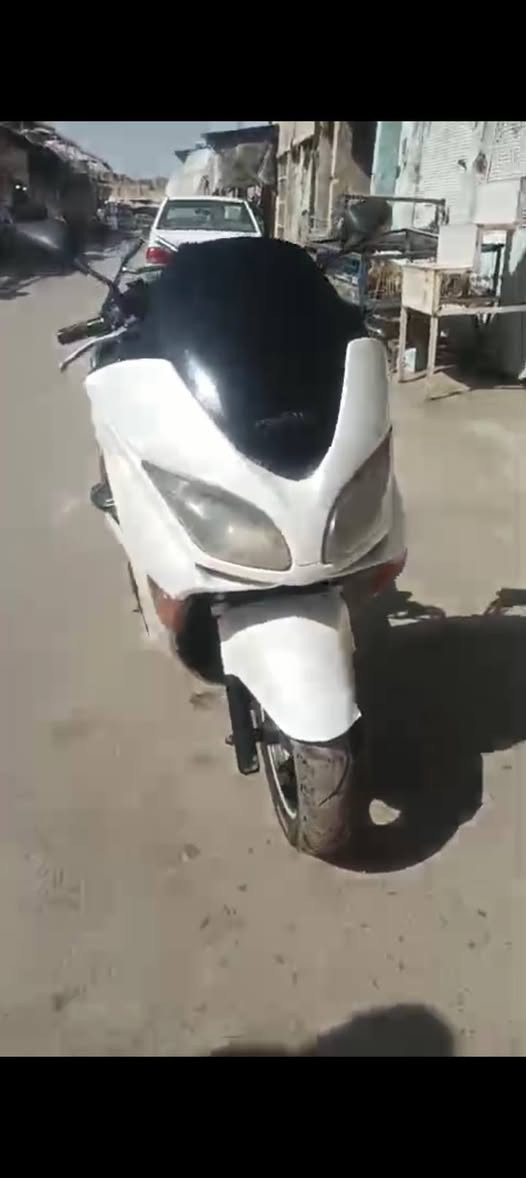 السلام عليكم شباب للبيع فورزه 09 عميه
دراجه ما مفتوحه كهربائيات كلها شغاله كفراتها نضيفه مثل ما واضحه دراجه كامله شراي يتصل ع الرقم ***********

