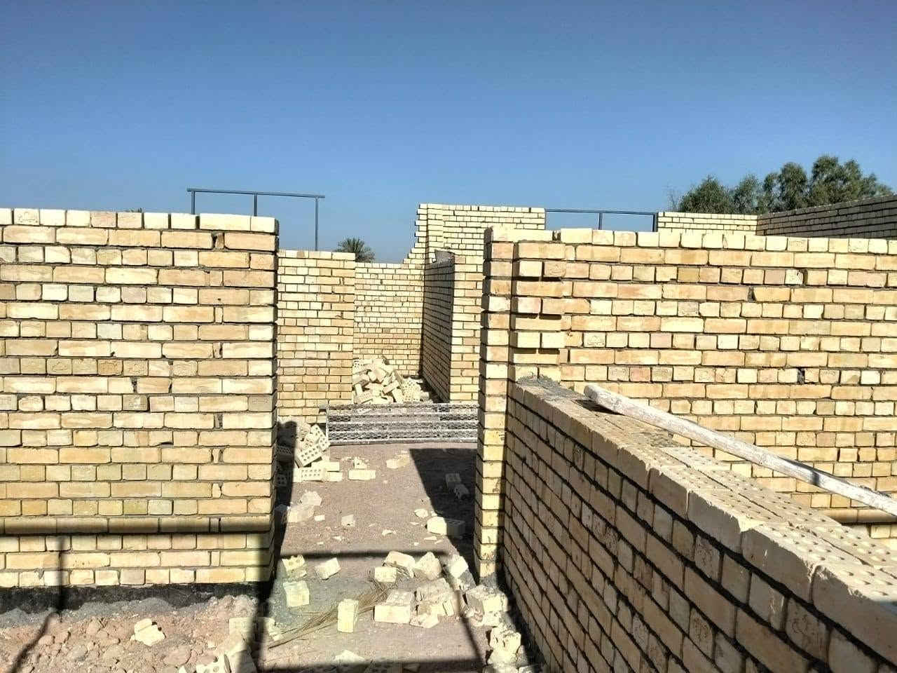 مستعدون للبناء في كربلاء باسعار تنافسيه 
سعر المتر للهيكل الطابوك 190الف 
سعر المتر للهيكل البلوك 170 الف
سعر المتر تسليم مفتاح
١/ 350 الف رباط شريطي +قبق
٢/400الف رباط شريطي +جسور 
٣/500الف رباط شريطي + ديكورات
للاستفسار الاتصال على الارقام الاتيه 
***********/ واتساب او اتصال
