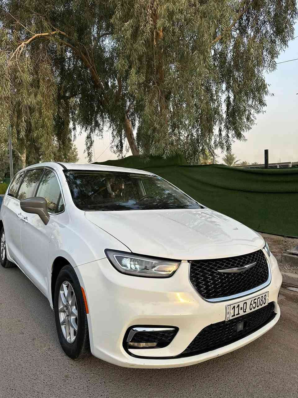 سلام عليكم كرايسلر باسفيكا 2024بانزين 
• محرك 3600
• لون اسود
• تبريد 3 قطع
• ابواب كهرباء
• صندوق كهرباء
• كشنات سياحي
• تحكم ستيرن جهتين
• شاشة كبيره 
• كير ماوس
• تشغيل بصمة
٥ ٠ ابواب بصمة
• سايد بريك دكمة
• توقف ذاتي
• منافذ تايب سي USB منافذ 
• رادار امامي
• رادار خلفي
بعد بيه موصفات هواي 
حادث سياره قطعتين جاملغ و باب مبدلات بلادي نفس لون 
الاستفسار 
*********** 
سعر 240 ورقه بيه مجال 
مكاني بغداد
