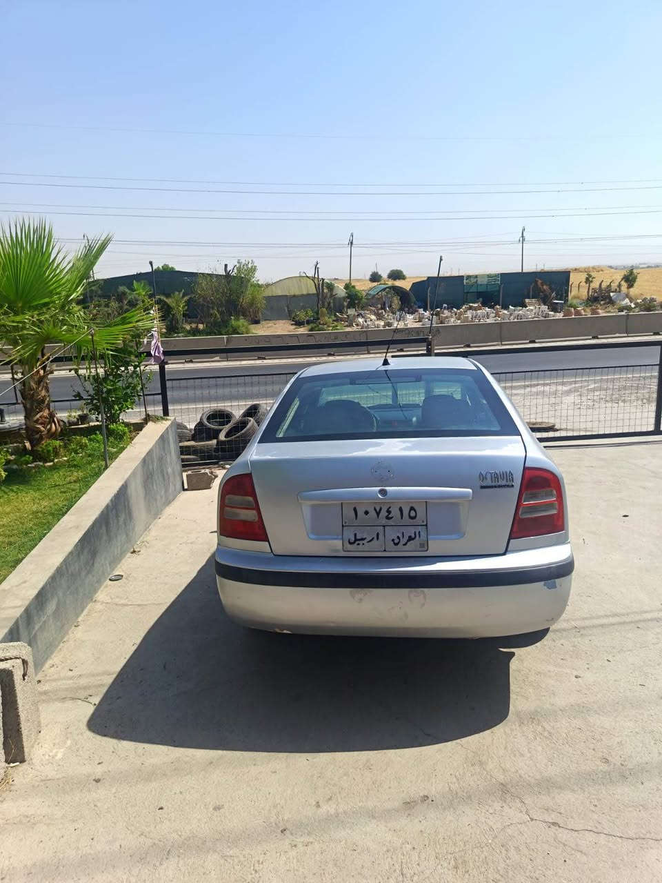 سکۆدا مۆدێل ٢٠٠٩
گێر عادی 
هەموو شتیکی بەشەرتە 
تەنها دوو جامخی سبوخە بی داعم
گێر. مەکینە. تەقەورەقە. 
جوارتایەی نوێ 
غرامە دەگیردریتەوە
*********** أربيل, العراق
