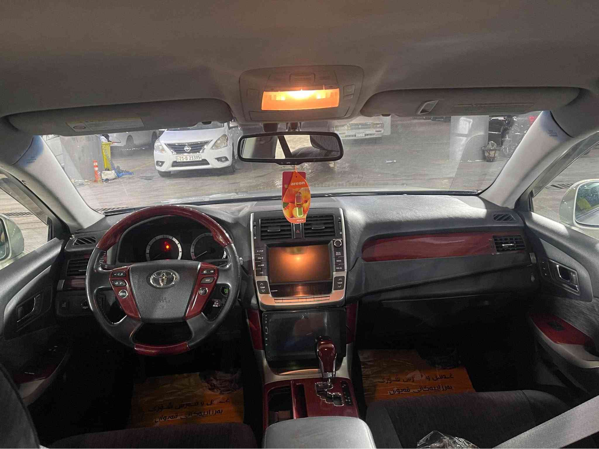 toyota majesta 2011
موسس  ٤٣$
فول موا سه فات به س به رده و جلدو سلايت نيه
مه كينه v8  ره نكى سلڤه ر به حرى
كاميره و شاشه و حاسه ى بيشو دوا
حه مامو بو ليش كراوه جامى بيشو دوا هه لكيراوه
جوارتايه و ويلى لوكى له زيره
ته بريدو كه رمى به شه رت
بريكى به سراوه 
كيرو مه كينه به شه رت *********** السليمانية, العراق
