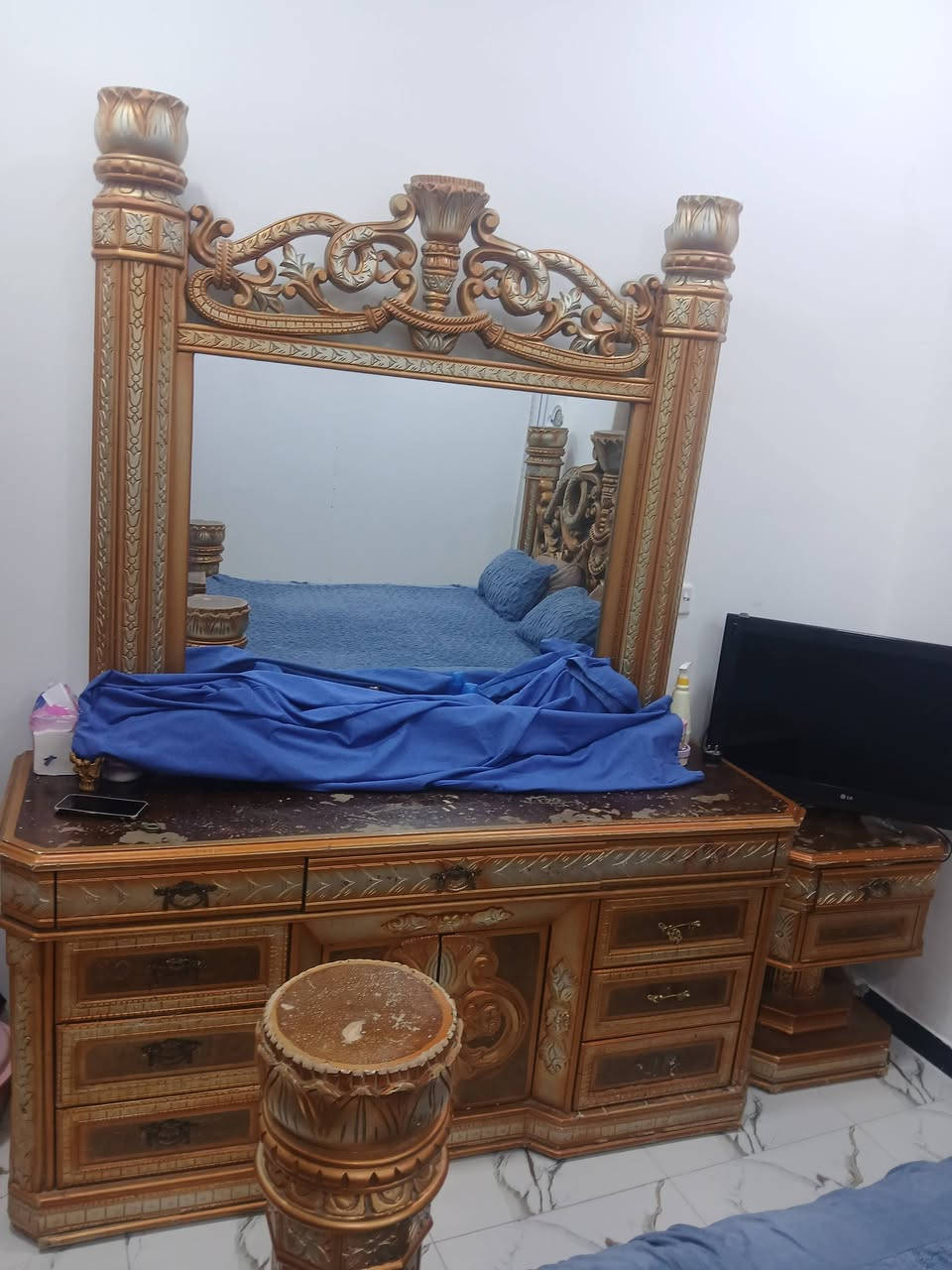 غرفه نوم كويتيه
نظيفه ما بيها اي كسور 

من غير المندر سعر ٤٠٠ 

الزبير
***********
