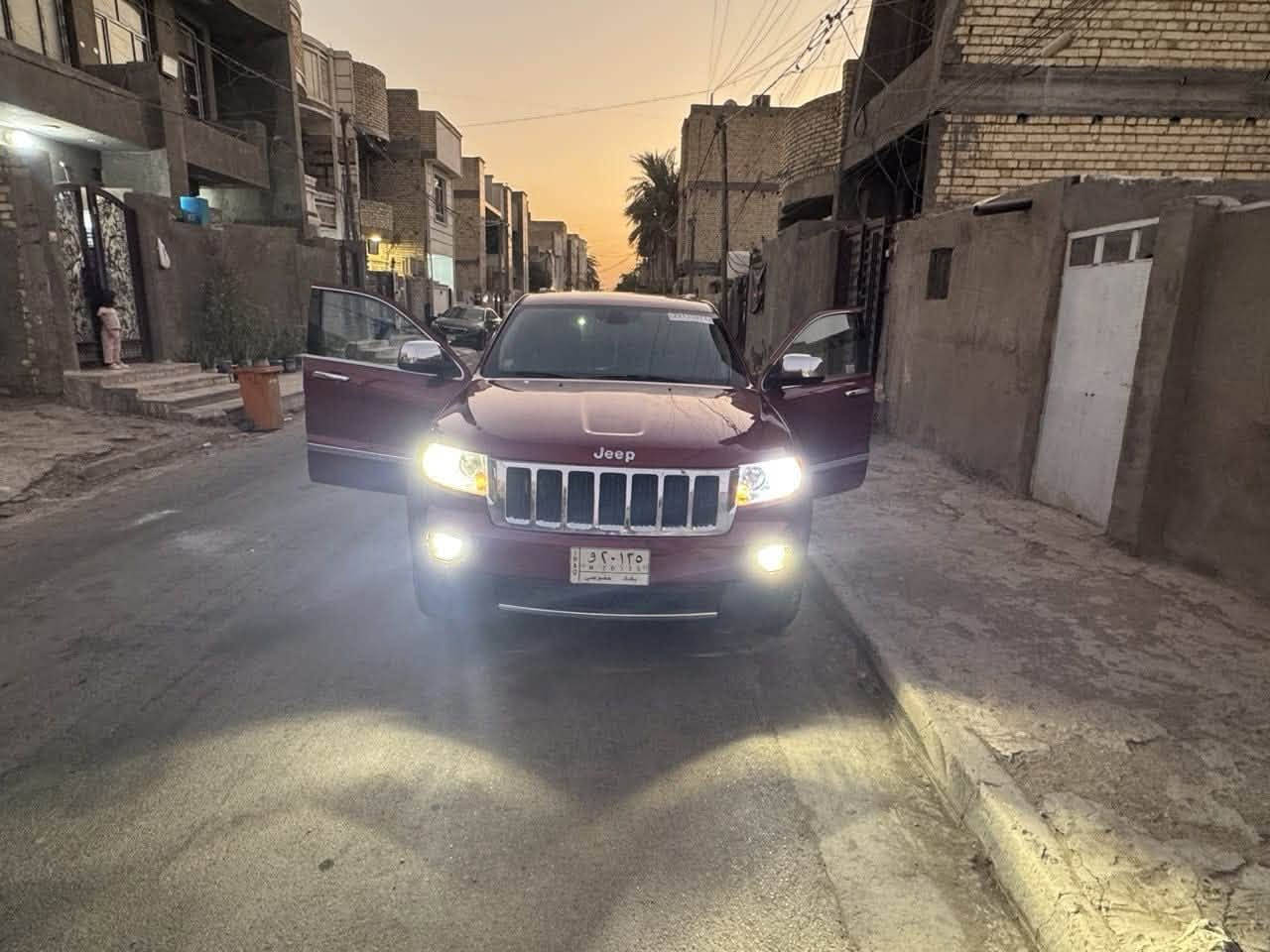 السلام عليكم
جيب لاريدو ١٢ سياره مابيها نقص كفاله مكينه وكير وصدر حادثها جاملغ وكلشي يشغلها عادي او اقل من العادي السياره خير من الله تبريدها ثلاجه بعز الظهر وشرط تمشي بيها ٢٠٠على الدولي الساعه ٢ الظهر  السعر ١٦ وبيها مجال ***********
