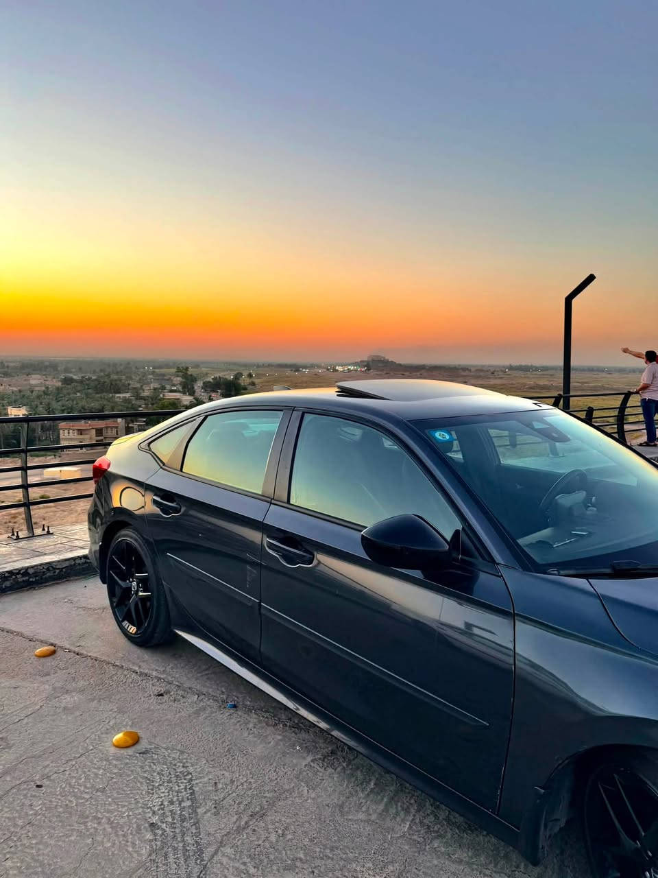 للبيع | Honda Civic Sport Hybrid موديل 2025
• الموديل: 2025.
• الفئة: Sport Hybrid.
• نوع الوقود: هايبرد (بنزين + كهرباء).
• سعة المحرك: 2.0 لتر.
• القوة الإجمالية: 200 حصان.
• ناقل الحركة: e-CVT أوتوماتيك.
• نظام الدفع: أمامي (FWD).
• استهلاك وقود اقتصادي جدًا.
• جنوط رياضية قياس 18 إنش.
• إضاءة LED أمامية وخلفية كاملة.
• شاشة وسطية تعمل باللمس.
• شاشة عدادات رقمية.
• يدعم Apple CarPlay وAndroid Auto لاسلكيًا.
• شاحن لاسلكي للهاتف.
• دخول وتشغيل ذكي بدون مفتاح.
• تشغيل السيارة عن بُعد.
• مقاعد رياضية بتنجيد فاخر.
• مقود متعدد الوظائف مع بدلات تبديل السرعة (Paddle Shifters).
• مثبت سرعة راداري ذكي.
• نظام المحافظة على المسار.
• نظام التحذير من الاصطدام مع الكبح التلقائي.
• نظام مراقبة النقطة العمياء.
• كاميرا خلفية متعددة الزوايا.
• حساسات أمامية وخلفية.
• مكيف أوتوماتيكي ثنائي التحكم.
• فرامل إلكترونية مع Auto Hold.
.السعر 142 ورقة.
٠للاستفسار:***********
