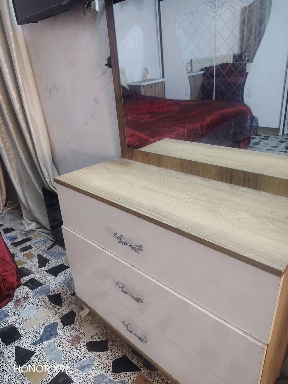 غرفه • نضيفه • تكمه