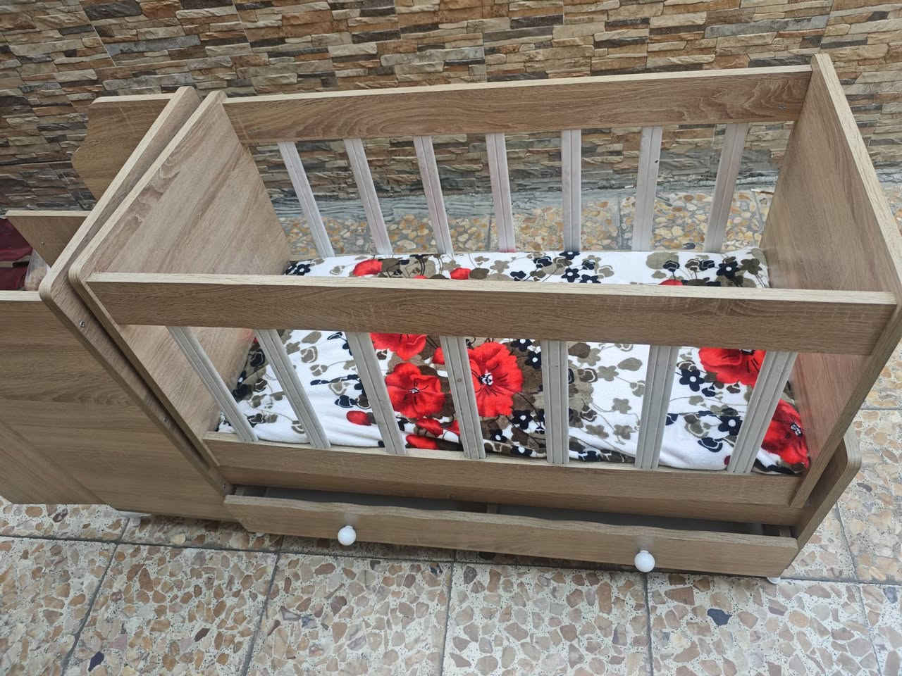 كاروك نظيف جدا سعره 100 وبي مجال .. مكاني بغداد شارع فلسطين *********** يوجد واتس اب،
