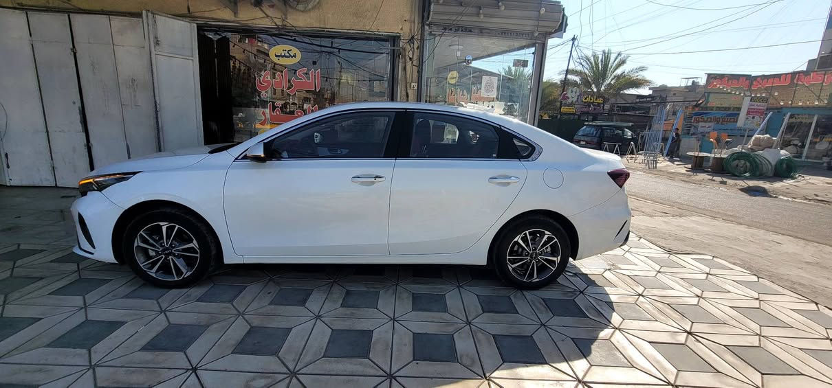 للبيع فقط .. 
كي ثري k3 موديل 2022 محرك 1500cc دبل نوزل المرغوب الفول الباب الاول السيارة كفالة عامة استخدام بسيط جدا 
ماشية 30  km  الف كيلو 
مرقمة بأسمي تحويل مباشر مواصفاتهة :
السيارة كشنات/ جلد ابيض / بصمة / قطعتين تبريد/ فتحة سلايد / تشغيل عن بعد / شاشة كبيرة فول اندرويد / بجم لد / اشاير بلمري السيارة بيهة دوشمة وارضيات حفر اصلية / مكاني بغداد حي الاعلام للاستفسار اتصل 
***********
