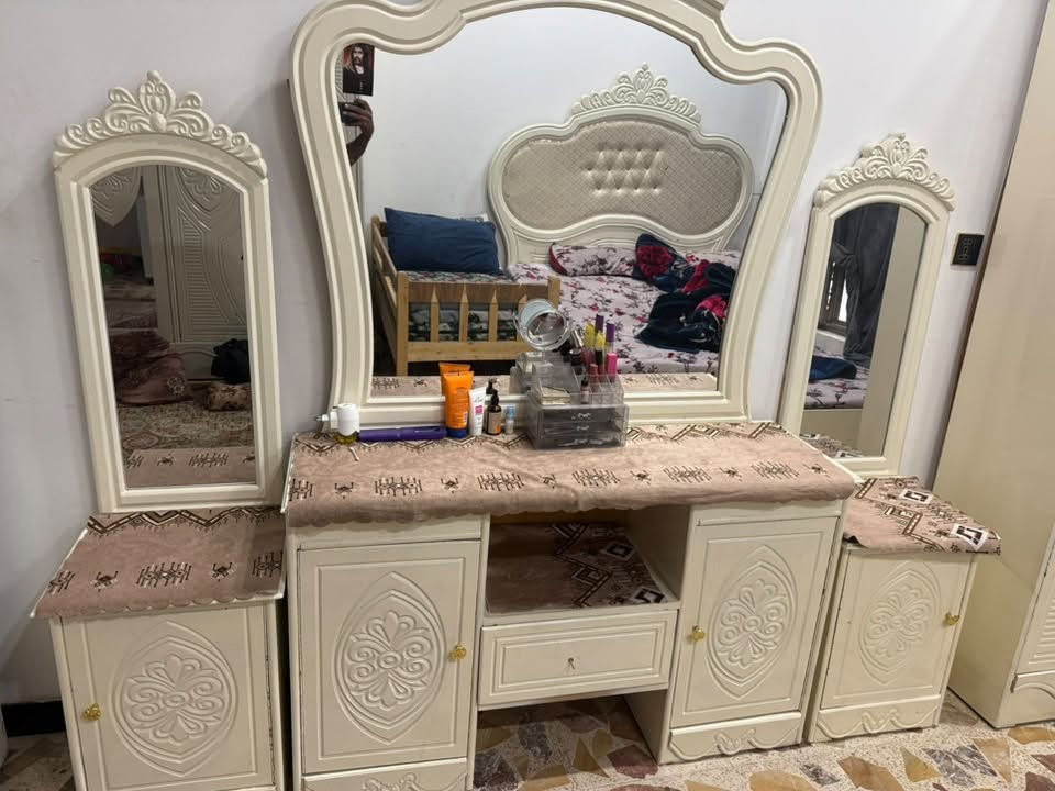 السلام عليكم غرفه نوم 9 قطع مستخدمه قليل بغداد البلديات
*********** اخذتها مليون و50 قيم واخذها بالعافيه اذا تحب تجي تشوفها هلا بيك بدوون دوشك
