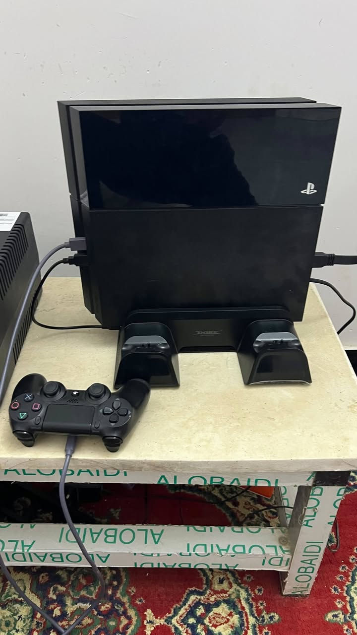 السلام عليكم

للبيع جهاز ps4 فات اونلاين

مع يوبس اس و قاعده تبريد و تلث اقراص 

السعر: 230 وبي مجال
 
الرقم: ***********
