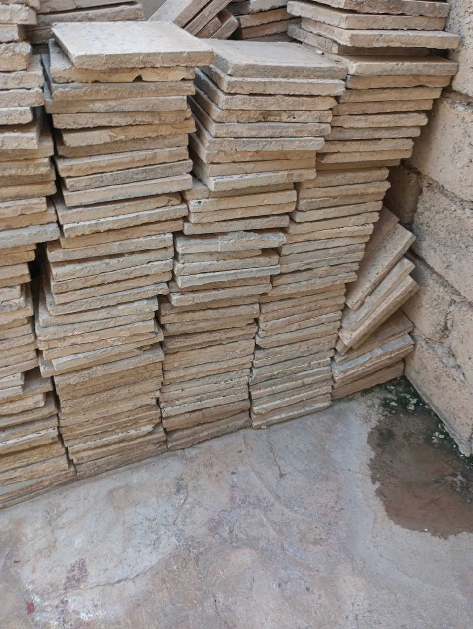 السلام عليكم..
كاشي مستعمل 
 قياس 20×20
عدد 500 وأكثر
سعر 130000 
للاستفسار ***********
