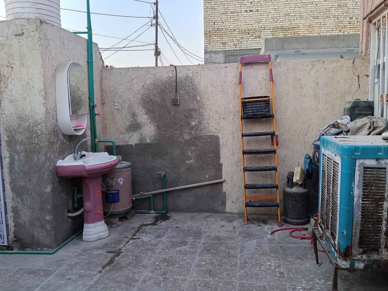 سلام عليكم
بيت للبيع ١٠٠ متر طابقين 
كوفه شارع المعمل 
يرهم نقد ويرهم اقصاد 
***********

