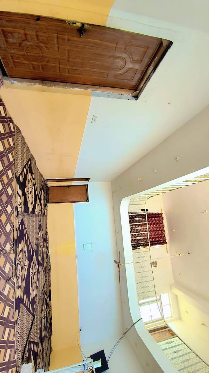 بيت طابقين للبيع/ استقبال 12×4 سقوف ثانوية مطبگ سيراميك وبورسلين الارضيه /المطبخ 5*5سيراميك لسقف صاله كبيرة كلش مفتوحة على الطبق الثاني/ غرفة عدد 6 القياس 6*4 كلهن نفس القياس حمامت وتوليتات ومغاسل مساحة البيت 400 متر طارمة حديقة گدام البيت نص دونم الخدمات ماء ئساله تبليط يوصل الباب البيت مدارس بتدائية و متوسطة البيت يرهم حسينيه ويرهم مدرسه اهليه بناء حديث الاتصال والوتساب والاستفسار ***********

نص مكتوب في الصور:
- REDMI NOTE 8 PRO AI QUAD CAMERA