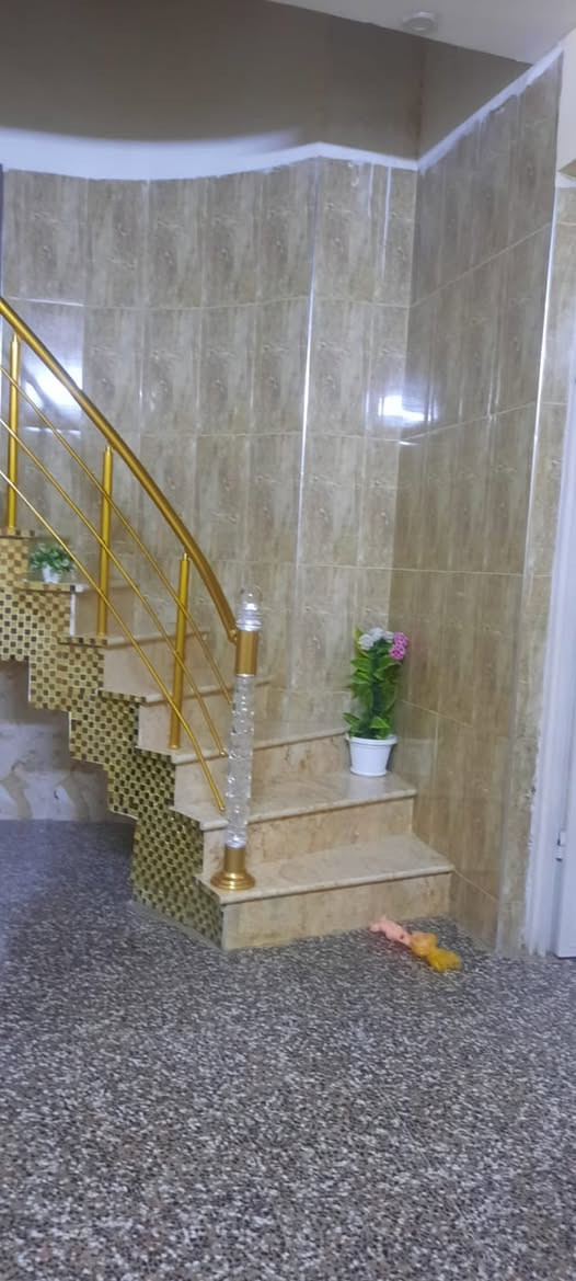 سلام عليكم 🏠 البيع المساحه 150 متر مربع الموقع حي طارق الوصط بل 110 البنيان جديد البيت زراعي السفسار اكثر ‭***********‬
