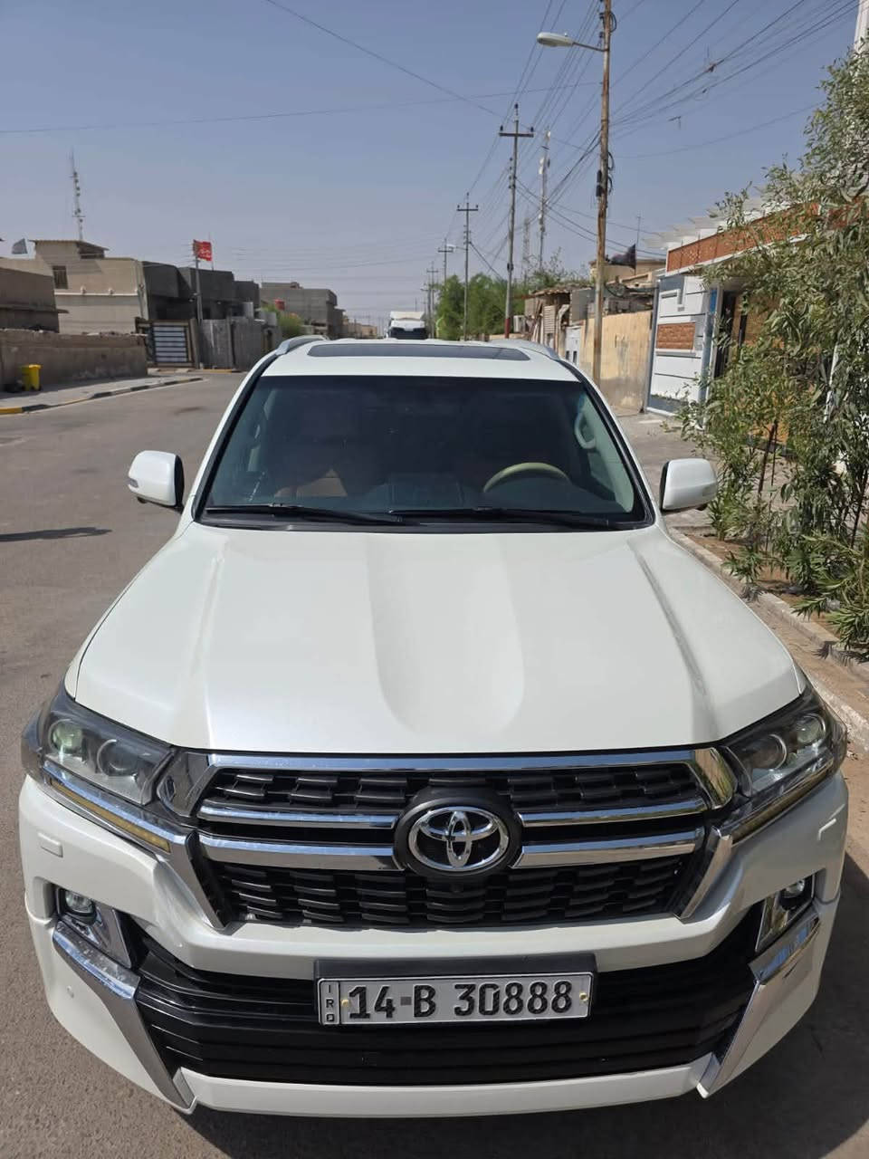 سلام عليكم لاندكروز GXRبحريني فول موصفات رقم بصره بسمي بيه بارد كلش خفيف بلباب لخلفي سياره جديده(km130) سعر 515 رقم الهاتف ***********
