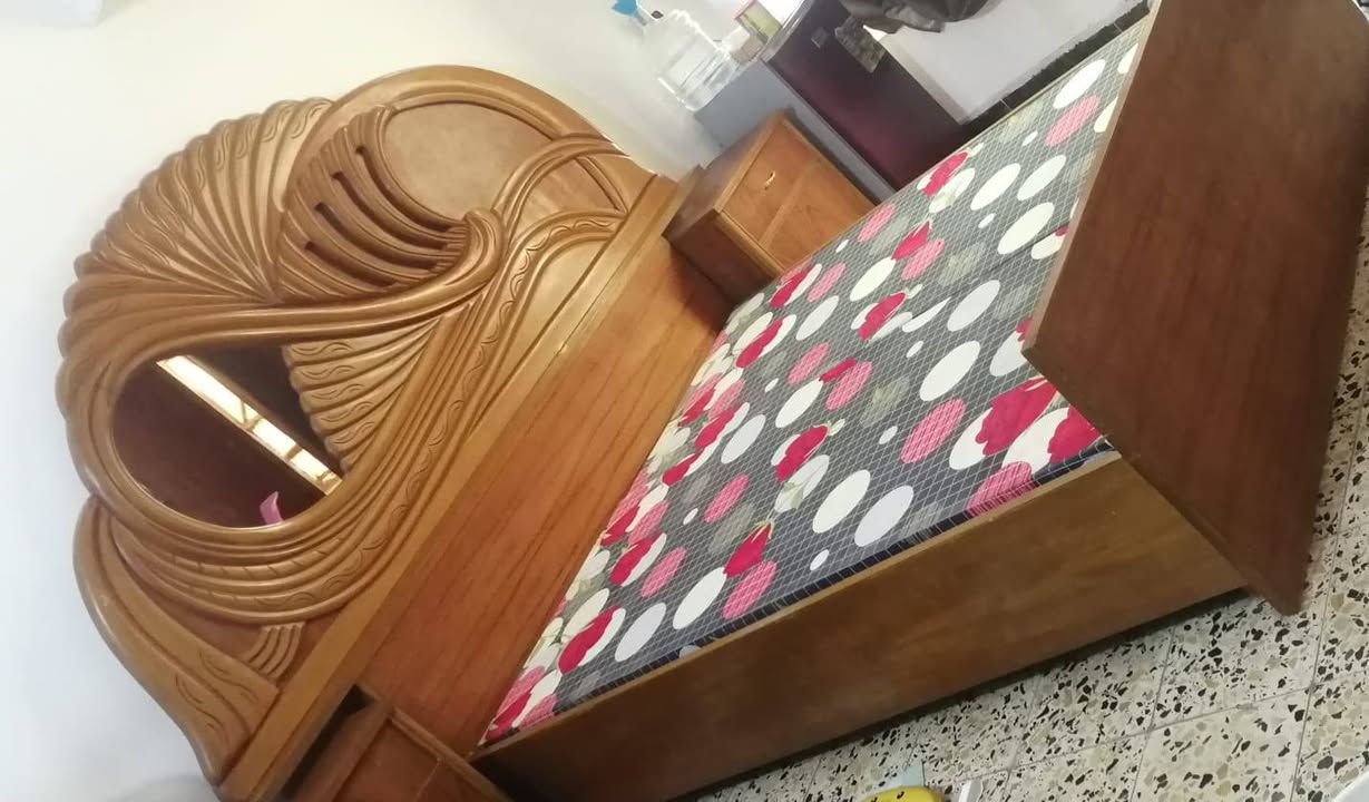 غرفة مستعملة للبيع صاج ثكيلة  مابيها كسر وخسف كلها كاملة زينة اصلية العنوان بغداد الشعب تواصل واتساب ***********

