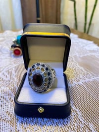 يالله  خاتم ثقيل جامع الاحجار يتوسطه العقيق اليماني  الوزن 37 غرام  ال...
