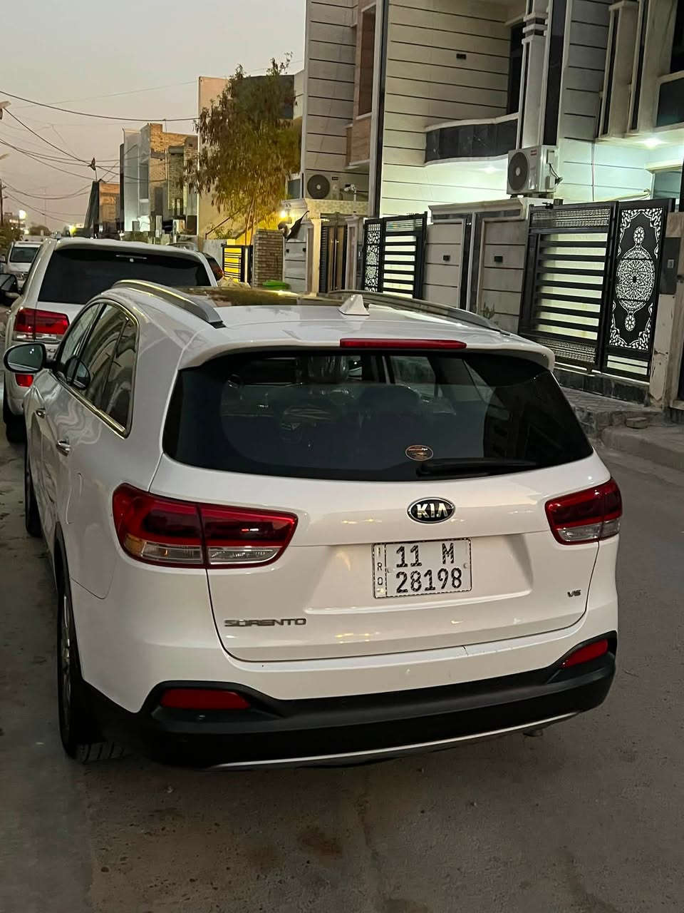 كيا سورنتو2018 خليجي
بانورما حساس امامي خلفي
بصمه صندوق كهرباء
3قطع تبريد  7 راكب
محرك3500 
كشن السايق كهرباء
باسمي على ايدي من2018 هزه رقم انكليزي وسنويه جديد 
السياره بيهة بارد جاملغ خلف السايق موجوده صوره الضربه السياره مكفوله من الصبغ بيهة بعض الملاحظات صغيره رصعات موضح بصور
تبديل دهن الكير والفلاتر 
السياره ماشيه140الف كيلو متر
جاهزه تخم تاير جواهة 
عارضهة 215وبيهة مجال  
السياره بيهه سونار وليريد ياخذهه عله ابو سونار 
للاستفسار *********** 
مكاني بغداد الزعفرانيه
