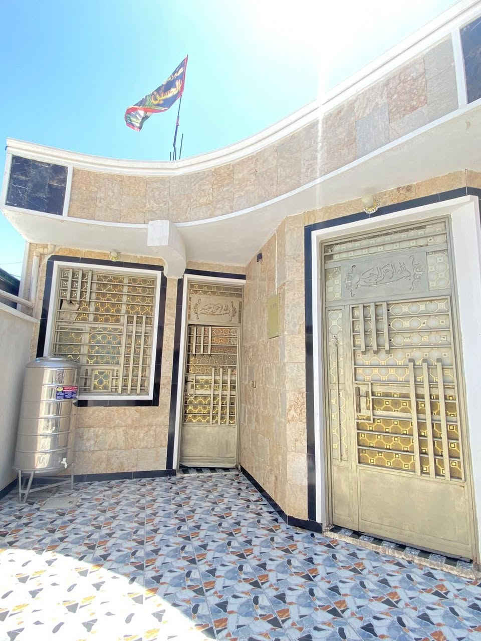 مكلف بالنشر
بيت للبيع
تفاصيل البيت البيت بناء جديد اسكان باقي عليه 14  مليون 
مساحته 150 الواجهه 7 ونص نزال 20 ارضية البيت بورسلين والواجهه حجر 
 يحتوي على غرفه وحده 
واستقبال وصاله و مطبخ بارد وحار وصاله وصحيات فوك + صحيات خارجية  
الموقع شارع المستشفى قرب سيد ياسر  
للتفاصيل عن السعر الاتصال على صاحب الدار  
***********
