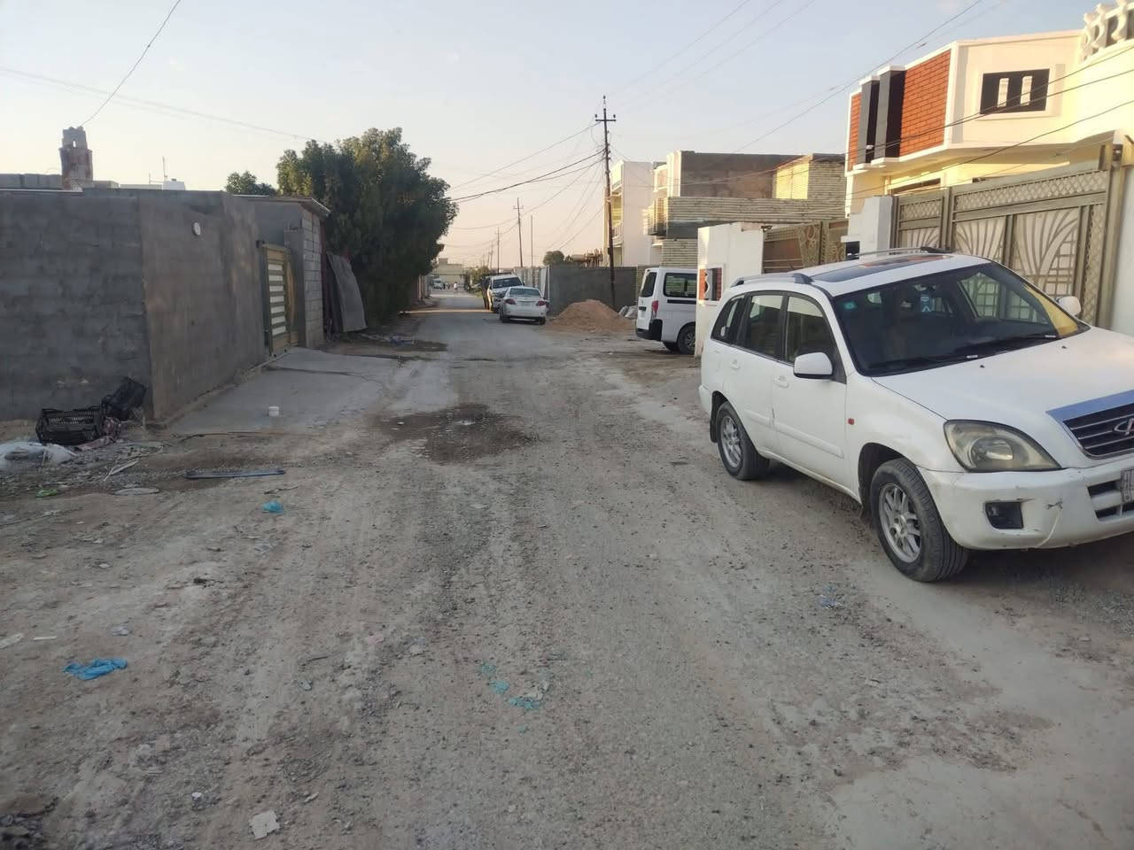 دار للايجار مساحه ٢٢٠ متر  طابق ونص
٣ غرف نوم 
استقبال 
صاله 
مطبخ 
صحيات داخلية وخارجية
الاستفسار 
***********
*********** او مراجعه مكتب ليث الجبوري
البيت يفرغ راس الشهر حاليا مأجر

نص مكتوب في الصور:
- للايجار للايجار