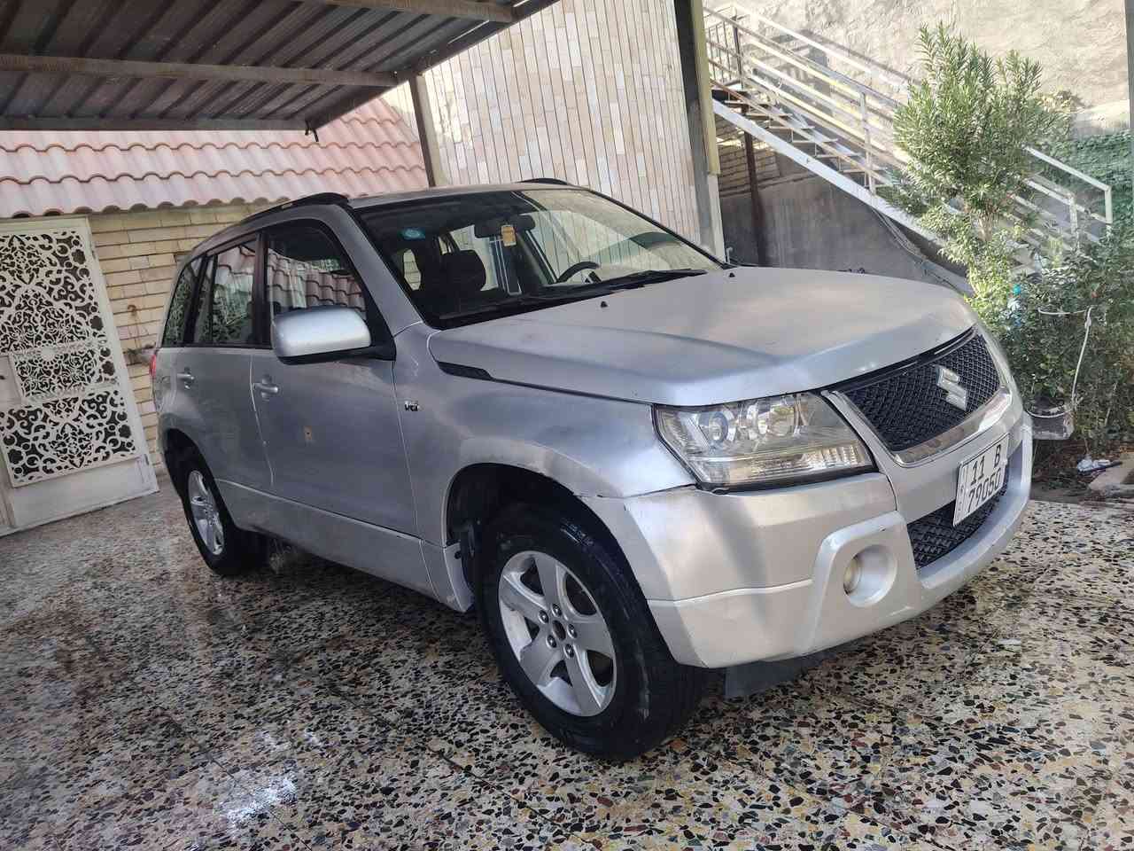 عندي سازوكي فيتارا 2008
وارد أمريكي بدون صبغ بس بيها جراد خفيف وبيها طخطخات واضحات بالصور تجي وتشوف بعينك أفضل
 سياره حلوه وخير من الله
تبريد ثلج
بصمه
سلايد
تايرات نضاف
كير محرك نضيفات
صدرها 70 بالميه
رقم بغداد دولي وبسمي والسنويه لل 31
السعر 57 واتوقع ماكو هيج سعر
مكاني بغداد حي الجامعه ت***********

