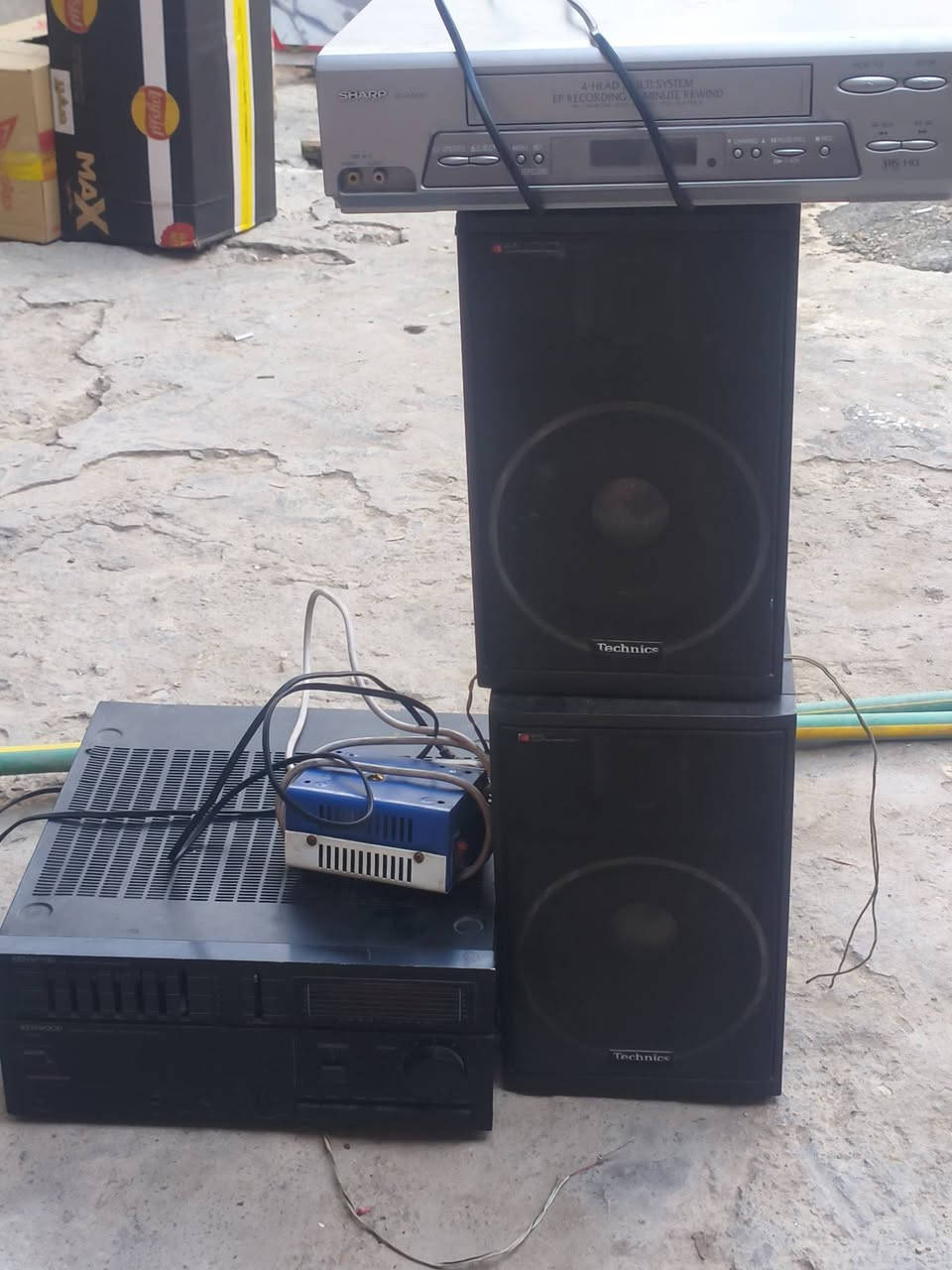 جرابي اطفال عدد 4+سنك مرمر + سماعة عدد 2مع استديو ومحوله+ ستلايت TV+كومدي المنيوم
الاتصال ***********
