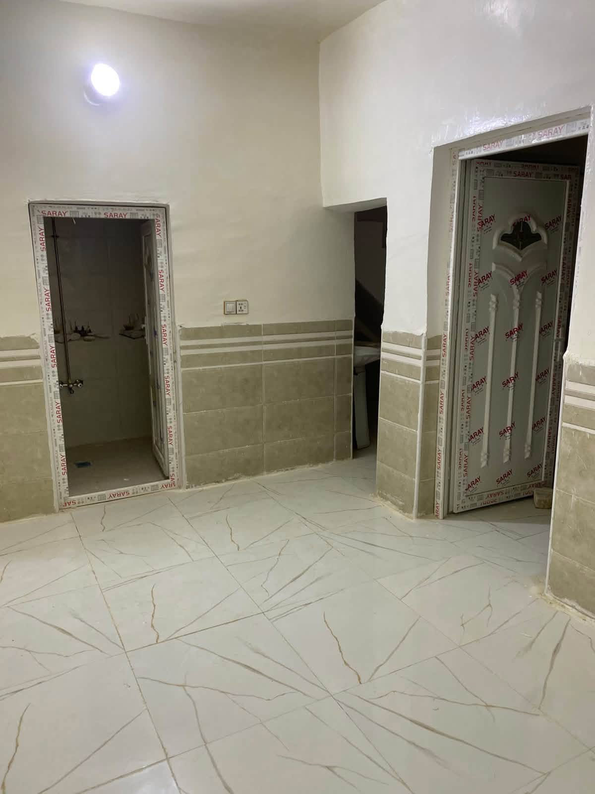 🏠 عرض خاص — نقد أو أقساط
 نوع العقار: بيت طابو زراعي (سند 25)
 المساحة: 100 متر مربع
 الأبعاد: الواجهة 7 متر × النزال 15 متر
 نوع البناء: بناء حديث طابوق
 العنوان: حي الجامعة - شارع الحولي - مقابل بيت المرمر
📌 تفاصيل الدار:
 غرفة نوم واحدة
 صالة
 مطبخ
 استقبال
 الدار جاهز للسكن فوراً
💰 الأسعار وطريقة الدفع:
 سعر النقد: 50
 سعر الأقساط: 55 (المقدمة: 25)
📞 للاستفسار والحجز:
يرجى الاتصال على الأرقام التالية (متوفر اتصال ومراسلة):
 ⁠***********⁠
 ⁠***********
