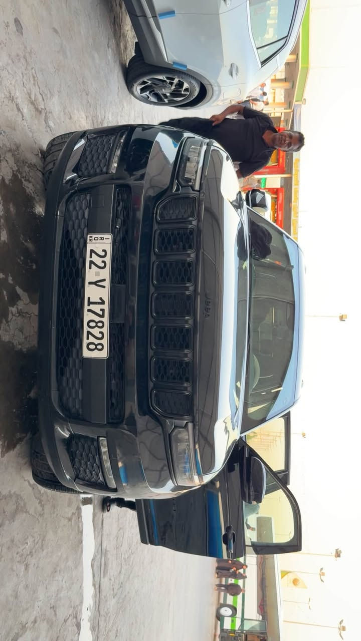 جيب LIMITED PLUS 2024 لمتد بلس
Black Edition بلاك ايدشن
ماشية 35ميل 
7 راكب
6 سلندر دفع رباعي
فول مواصفات
بانوراما
رادار امامي ( تثبيت مسار مع مانع تصادم )
رادار جانبي ( نقطة عمياء )
حساسات خلفية مع وقوف ذاتي
family camera كاميرا داخلية
شفتات
شاشة كبيرة ابل كار بلي واندرويد اوتو
صندوق كهربائي
ويل حجم 20 بلاك
اشاير مري
كشافات ضباب
وضعيات قيادة
كشن خزن ميموري

لسعر : 270 وبيها مجال
مكان السياره بغداد 

اتصال ***********
